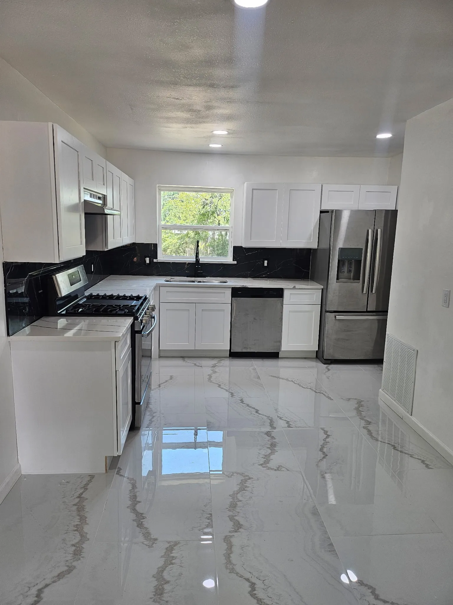 Single Family Residence For Sale in Dallas County , 10816 Mandalay Drive, Dallas, Texas 75228, 3 Bedroom, 2 Bathroom, 1 Garage spaces, 1,080 Sqft, built in 1955, mls#21354367, Real Estate Agent in Dallas, Homes For Sale in Dallas county, Homes For Sale in Dallas, Realtor in Dallas Texas, Real Estate Brokerage Independent Realty Texas, Luminita Cordes Realtor