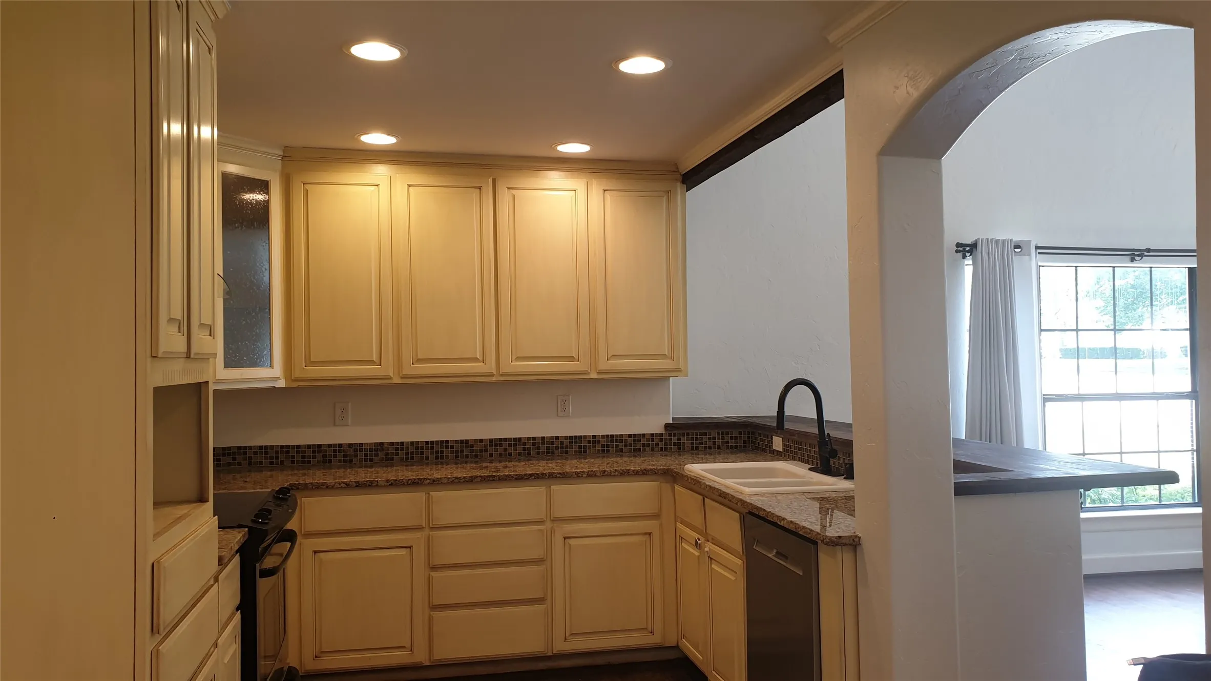 Gourmet kitchen