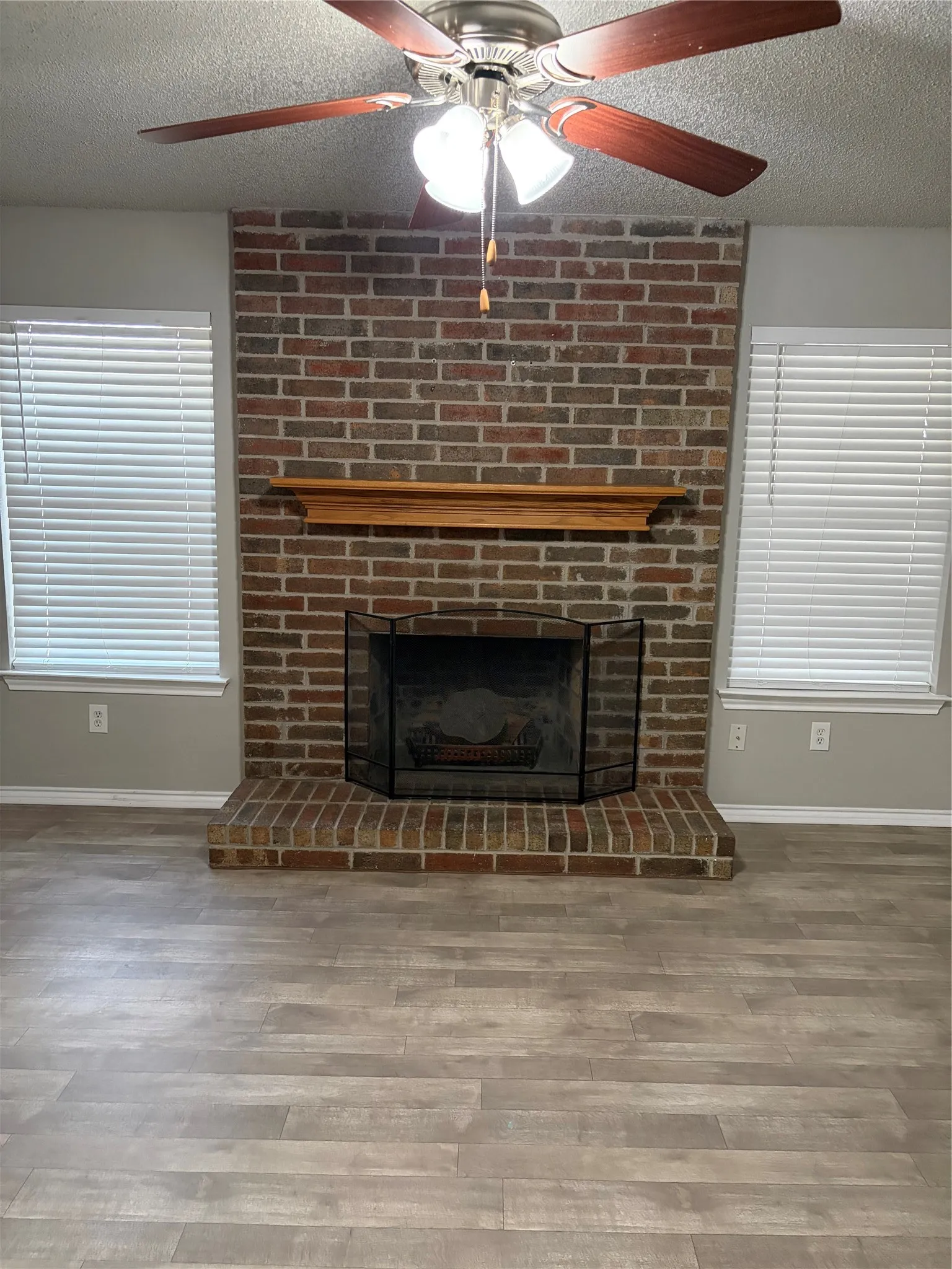 Duplex For Rent in Tarrant County , 1225 Fairhaven Drive, Mansfield, Texas 76063, 2 Bedroom, 2 Bathroom, Garage spaces, 1,968 Sqft, built in 1983, mls#21343438, Real Estate Agent in Mansfield, Homes For Rent in Tarrant county, Homes For Rent in Mansfield, Realtor in Mansfield Texas, Real Estate Brokerage Independent Realty Texas, Luminita Cordes Realtor