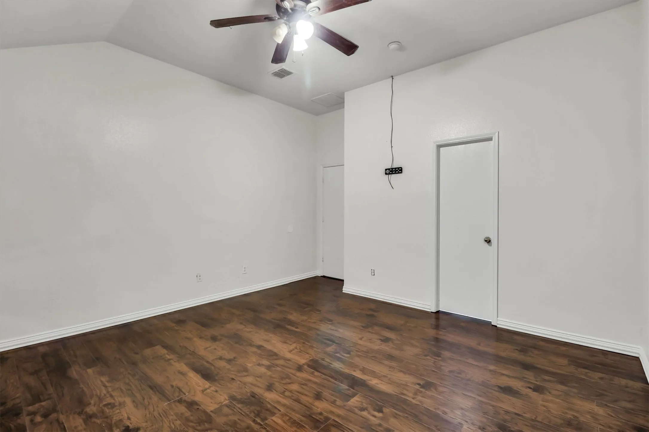 Single Family Residence For Sale in Dallas County , 7931 Kansas Avenue, Dallas, Texas 75241, 4 Bedroom, 2 Bathroom, 2 Garage spaces, 1,904 Sqft, built in 2005, mls#21354452, Real Estate Agent in Dallas, Homes For Sale in Dallas county, Homes For Sale in Dallas, Realtor in Dallas Texas, Real Estate Brokerage Independent Realty Texas, Luminita Cordes Realtor