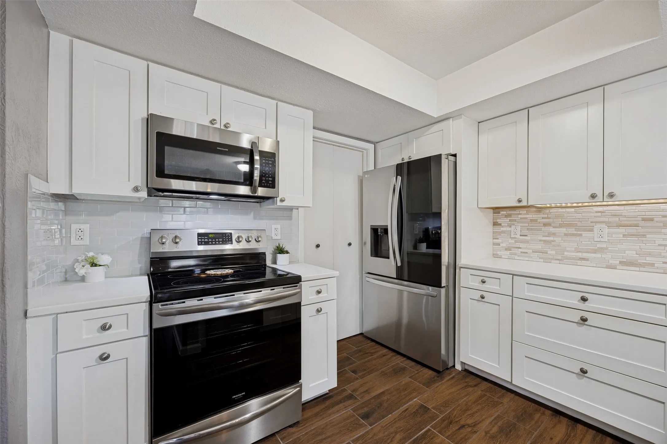 Appliances are a big plus in this updated kitchen!