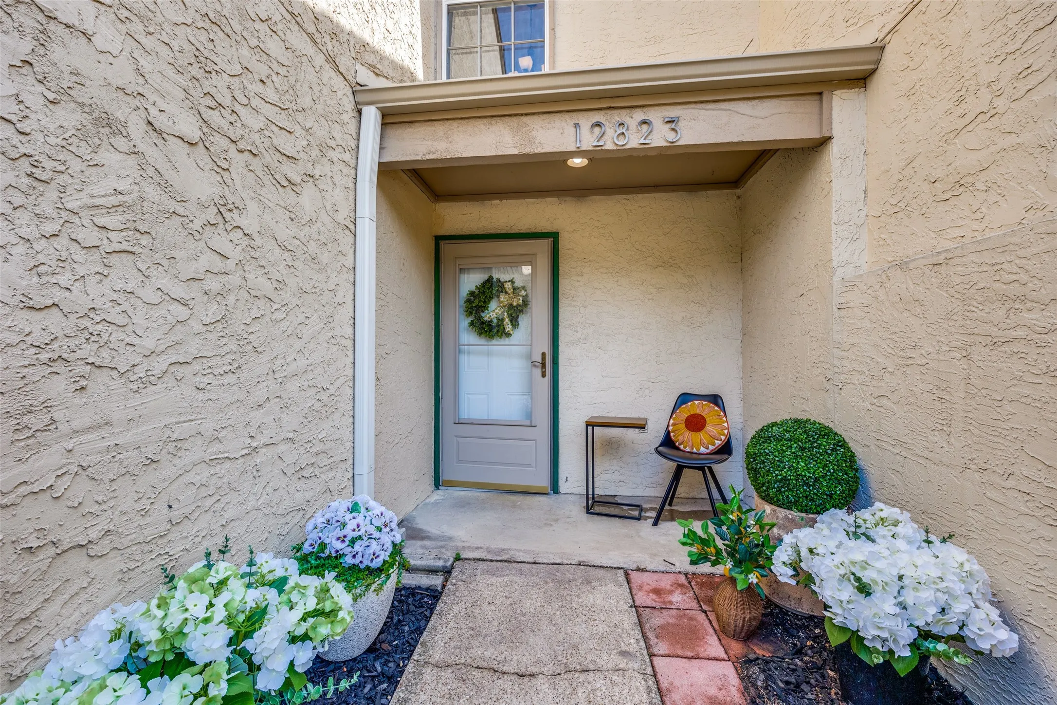 Townhouse For Sale in Dallas County , 12823 Burninglog Lane, Dallas, Texas 75243, 3 Bedroom, 3 Bathroom, Garage spaces, 1,636 Sqft, built in 1983, mls#21350705, Real Estate Agent in Dallas, Homes For Sale in Dallas county, Homes For Sale in Dallas, Realtor in Dallas Texas, Real Estate Brokerage Independent Realty Texas, Luminita Cordes Realtor