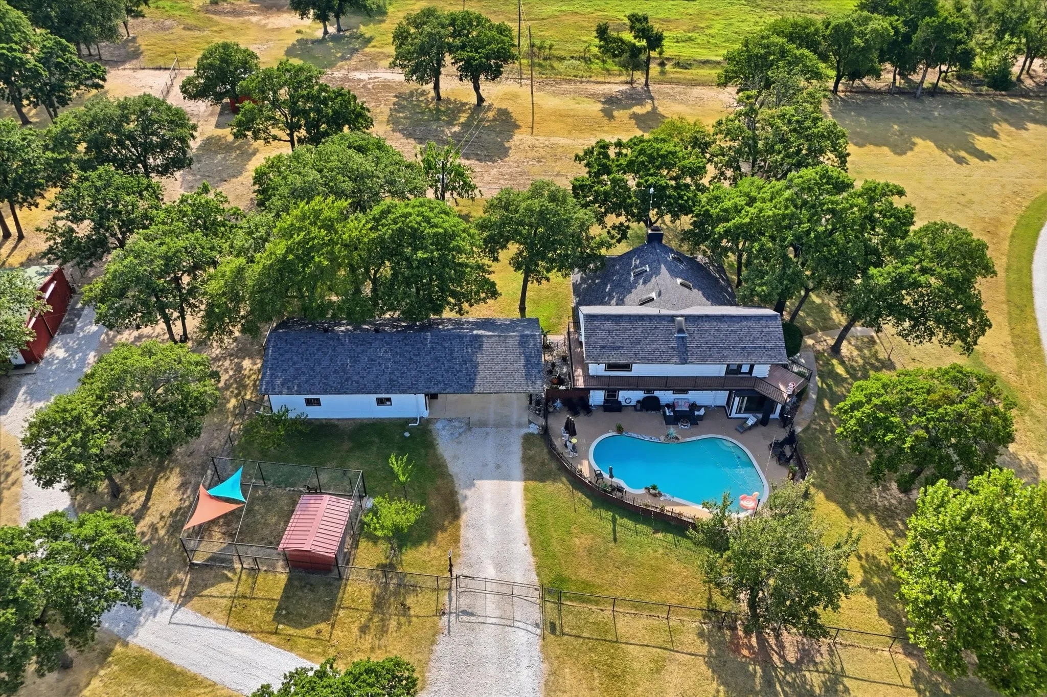 Single Family Residence For Sale in Cooke County , 12 County Road 2114, Gainesville, Texas 76240, 3 Bedroom, 2 Bathroom, 1 Garage spaces, 1,917 Sqft, built in 1989, Price $999,000, mls#21352810, Real Estate Agent in Gainesville, Homes For Sale in Cooke county, Homes For Sale in Gainesville, Realtor in Gainesville Texas, Real Estate Brokerage Independent Realty Texas, Luminita Cordes Realtor