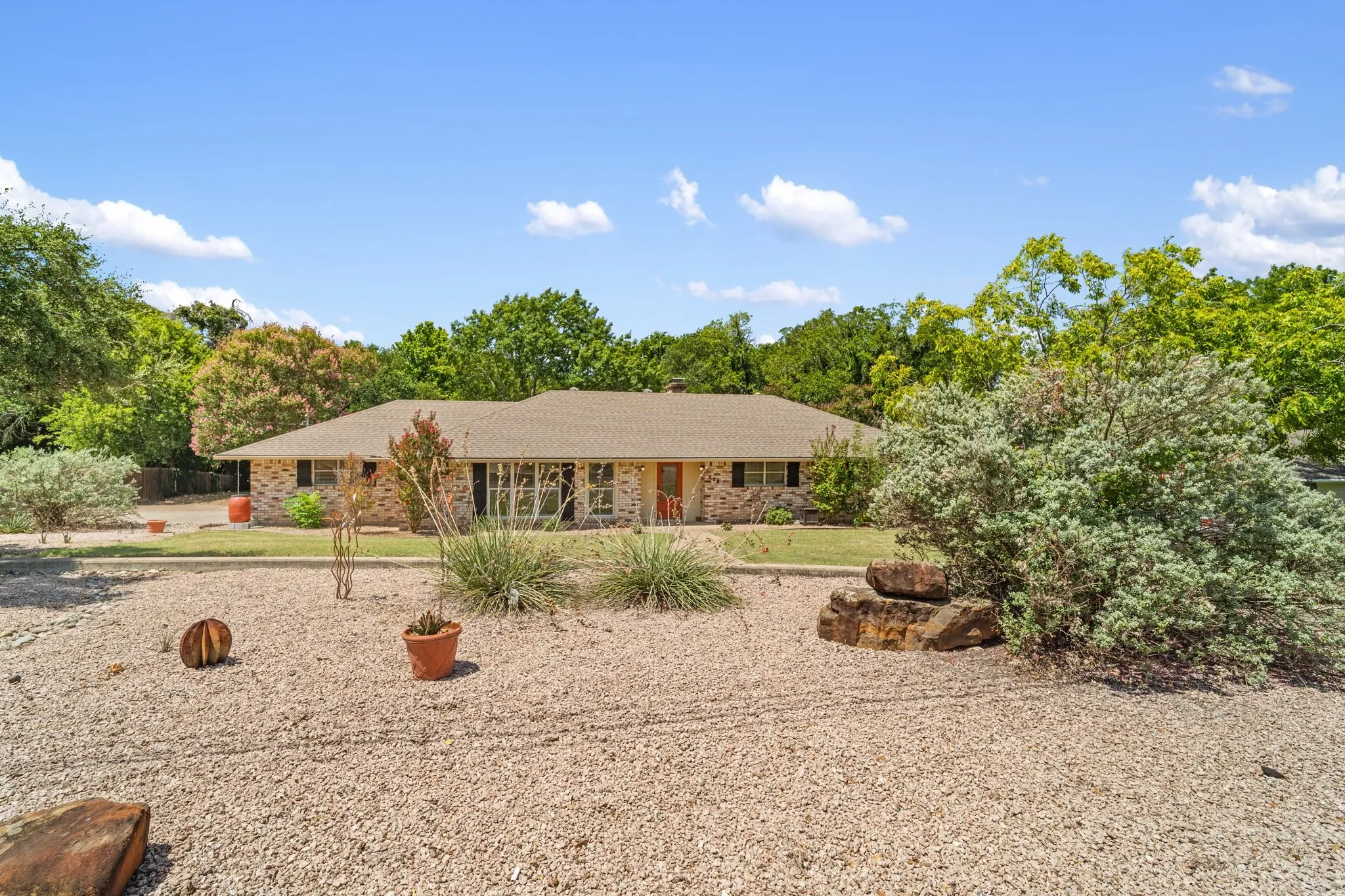 Single Family Residence For Sale in Mc Lennan County , 608 Catalina Drive, Waco, Texas 76712, 4 Bedroom, 3 Bathroom, Garage spaces, 2,312 Sqft, built in 1965, mls#21293822, Real Estate Agent in Waco, Homes For Sale in Mc Lennan county, Homes For Sale in Waco, Realtor in Waco Texas, Real Estate Brokerage Independent Realty Texas, Luminita Cordes Realtor