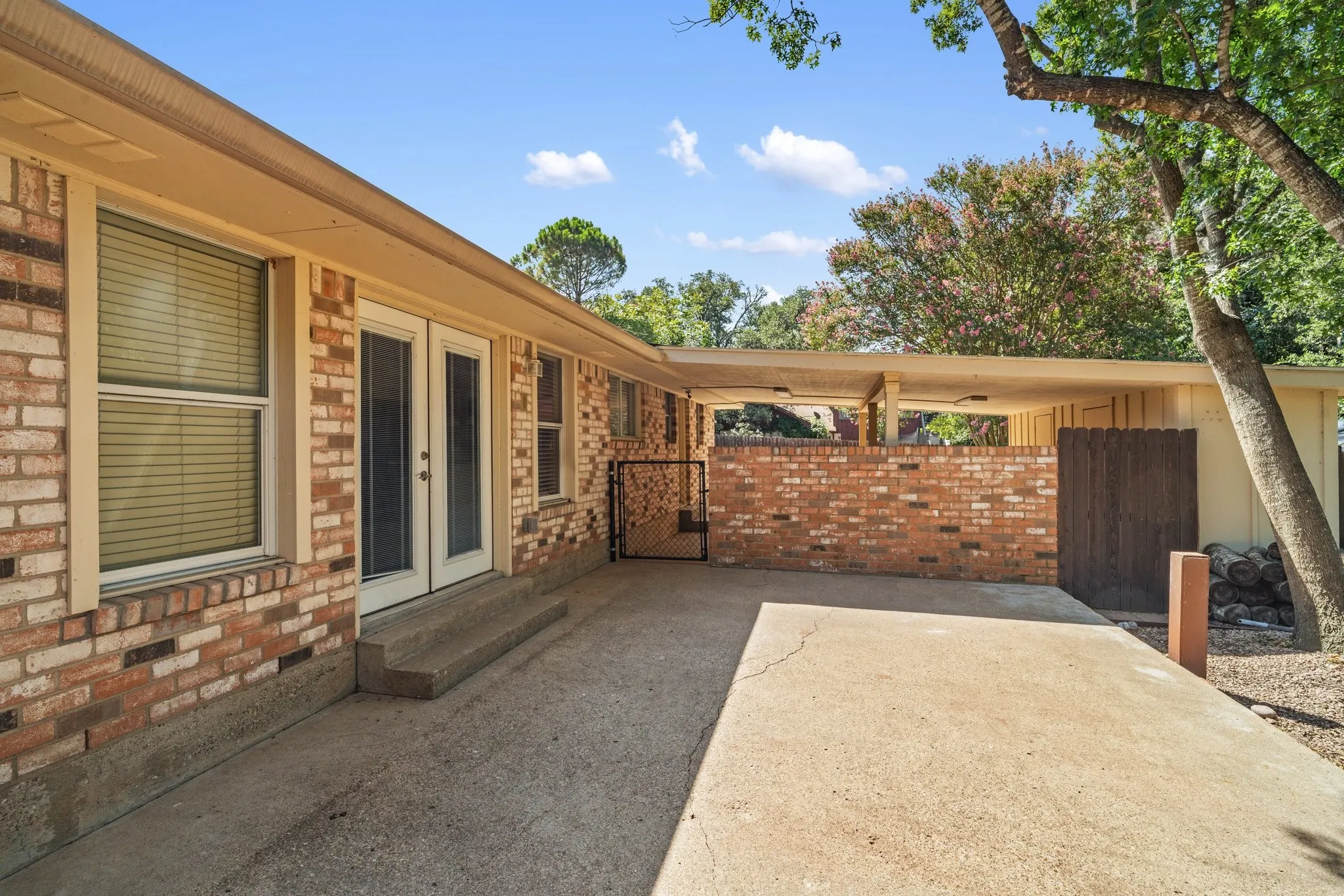 Single Family Residence For Sale in Mc Lennan County , 608 Catalina Drive, Waco, Texas 76712, 4 Bedroom, 3 Bathroom, Garage spaces, 2,312 Sqft, built in 1965, mls#21293822, Real Estate Agent in Waco, Homes For Sale in Mc Lennan county, Homes For Sale in Waco, Realtor in Waco Texas, Real Estate Brokerage Independent Realty Texas, Luminita Cordes Realtor