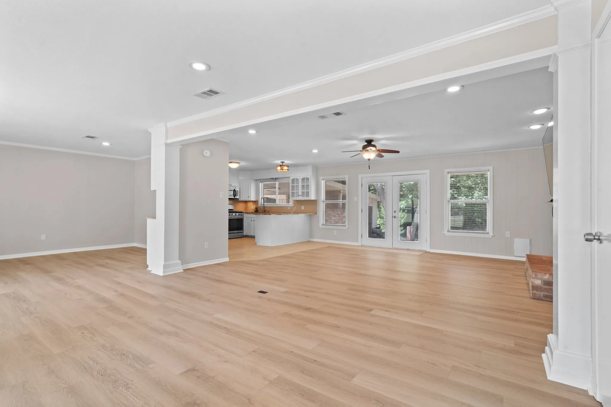 View of living rm, dining rm and kitchen