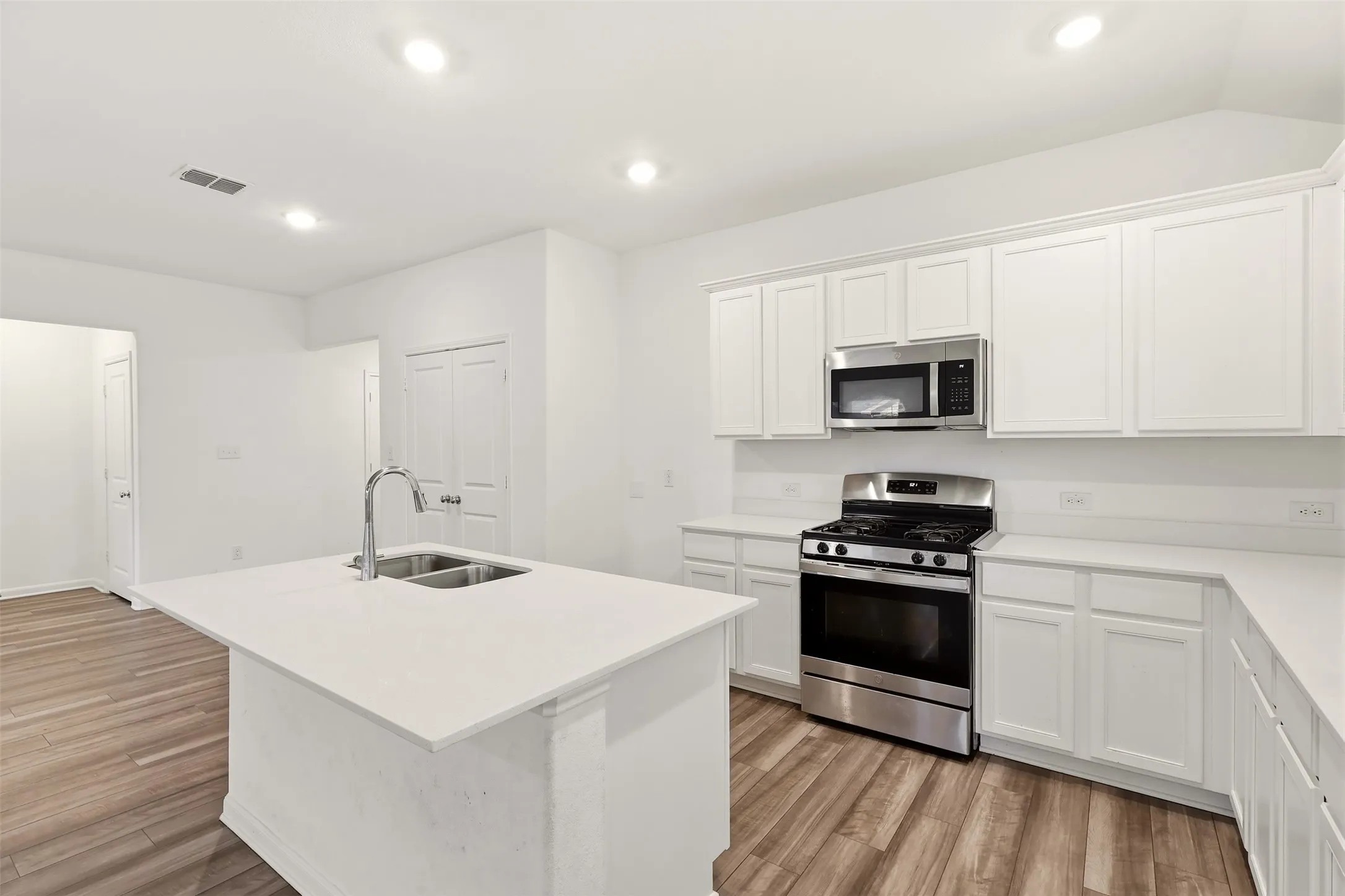 Single Family Residence For Sale in Kaufman County , 1708 Arroyo Road, Crandall, Texas 75114, 4 Bedroom, 2 Bathroom, 2 Garage spaces, 2,060 Sqft, built in 2024, mls#21353795, Real Estate Agent in Crandall, Homes For Sale in Kaufman county, Homes For Sale in Crandall, Realtor in Crandall Texas, Real Estate Brokerage Independent Realty Texas, Luminita Cordes Realtor