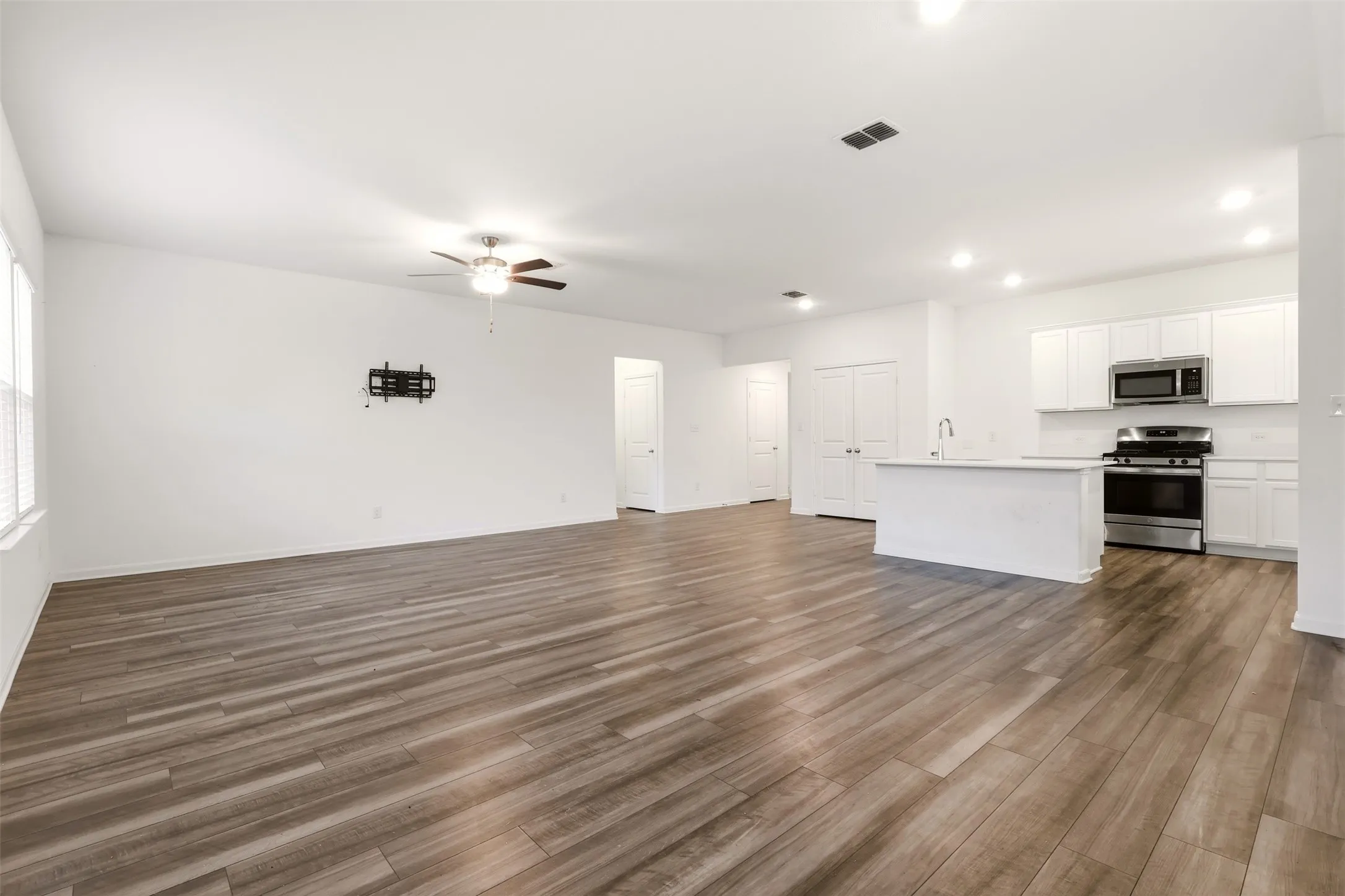 Single Family Residence For Sale in Kaufman County , 1708 Arroyo Road, Crandall, Texas 75114, 4 Bedroom, 2 Bathroom, 2 Garage spaces, 2,060 Sqft, built in 2024, mls#21353795, Real Estate Agent in Crandall, Homes For Sale in Kaufman county, Homes For Sale in Crandall, Realtor in Crandall Texas, Real Estate Brokerage Independent Realty Texas, Luminita Cordes Realtor