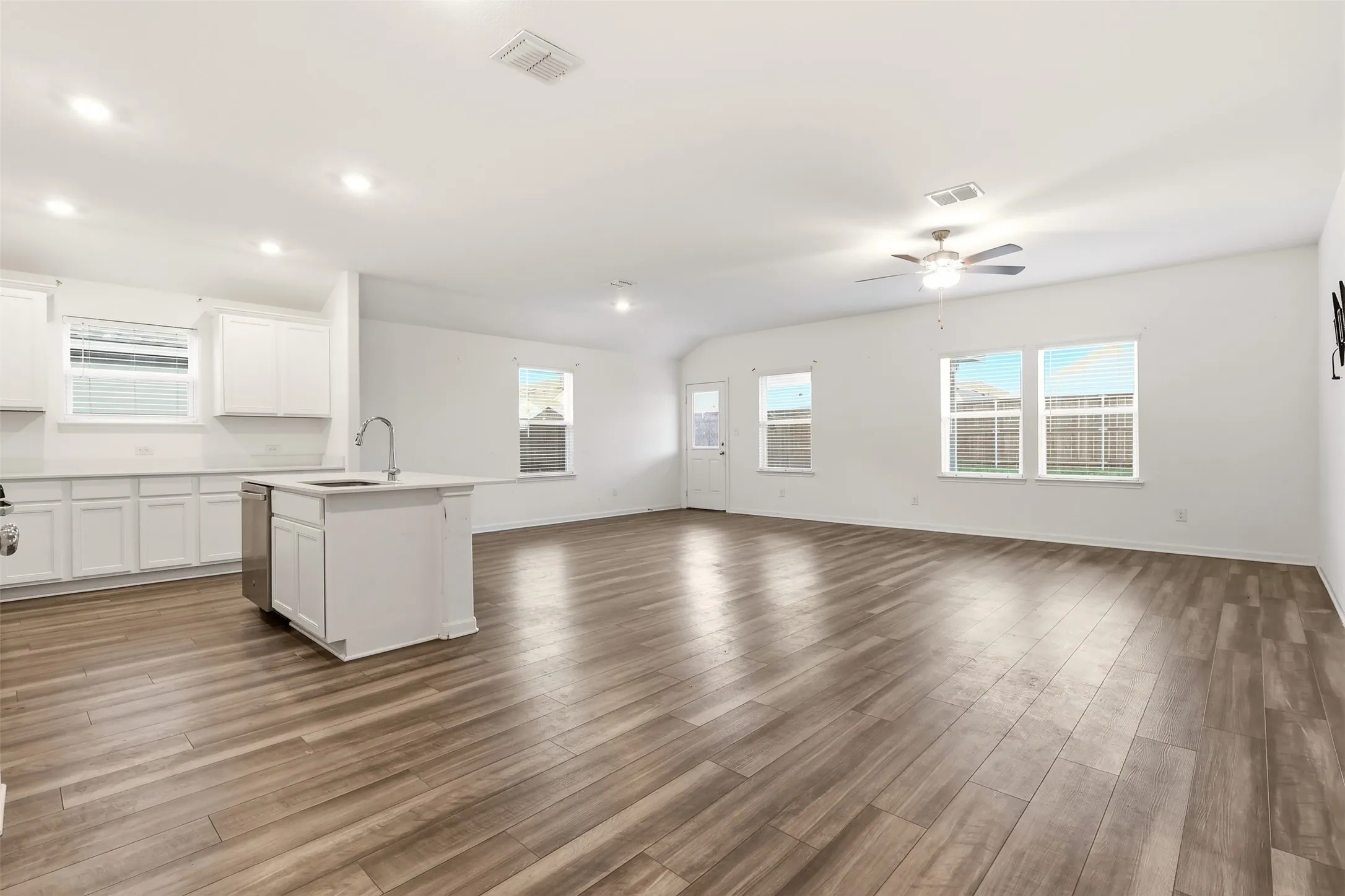 Single Family Residence For Sale in Kaufman County , 1708 Arroyo Road, Crandall, Texas 75114, 4 Bedroom, 2 Bathroom, 2 Garage spaces, 2,060 Sqft, built in 2024, mls#21353795, Real Estate Agent in Crandall, Homes For Sale in Kaufman county, Homes For Sale in Crandall, Realtor in Crandall Texas, Real Estate Brokerage Independent Realty Texas, Luminita Cordes Realtor