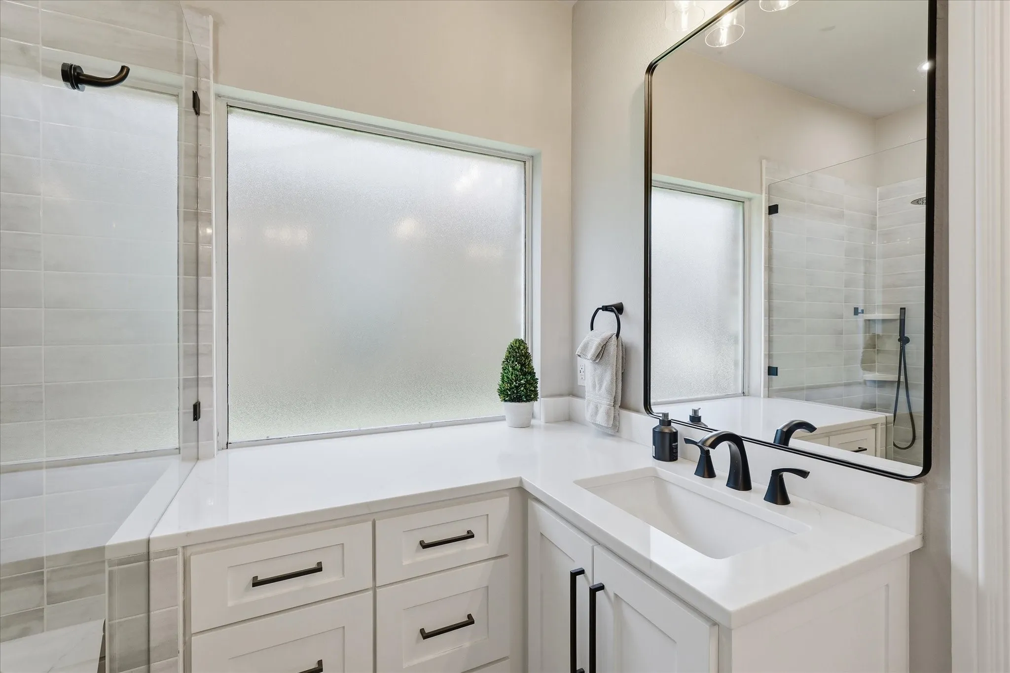Single Family Residence For Sale in Tarrant County , 12848 Old Macgregor Lane, Fort Worth, Texas 76244, 4 Bedroom, 3 Bathroom, 2 Garage spaces, 2,994 Sqft, built in 2006, mls#21353440, Real Estate Agent in Fort Worth, Homes For Sale in Tarrant county, Homes For Sale in Fort Worth, Realtor in Fort Worth Texas, Real Estate Brokerage Independent Realty Texas, Luminita Cordes Realtor