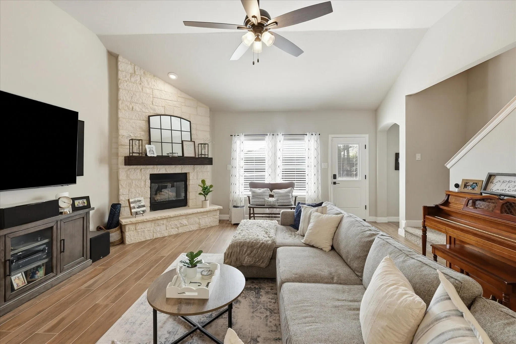 Single Family Residence For Sale in Tarrant County , 12848 Old Macgregor Lane, Fort Worth, Texas 76244, 4 Bedroom, 3 Bathroom, 2 Garage spaces, 2,994 Sqft, built in 2006, mls#21353440, Real Estate Agent in Fort Worth, Homes For Sale in Tarrant county, Homes For Sale in Fort Worth, Realtor in Fort Worth Texas, Real Estate Brokerage Independent Realty Texas, Luminita Cordes Realtor