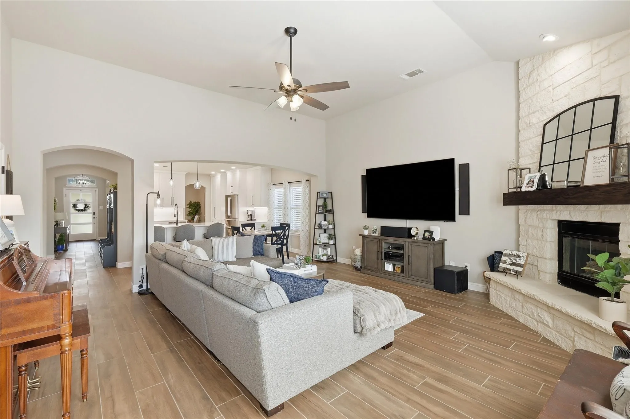 Single Family Residence For Sale in Tarrant County , 12848 Old Macgregor Lane, Fort Worth, Texas 76244, 4 Bedroom, 3 Bathroom, 2 Garage spaces, 2,994 Sqft, built in 2006, mls#21353440, Real Estate Agent in Fort Worth, Homes For Sale in Tarrant county, Homes For Sale in Fort Worth, Realtor in Fort Worth Texas, Real Estate Brokerage Independent Realty Texas, Luminita Cordes Realtor