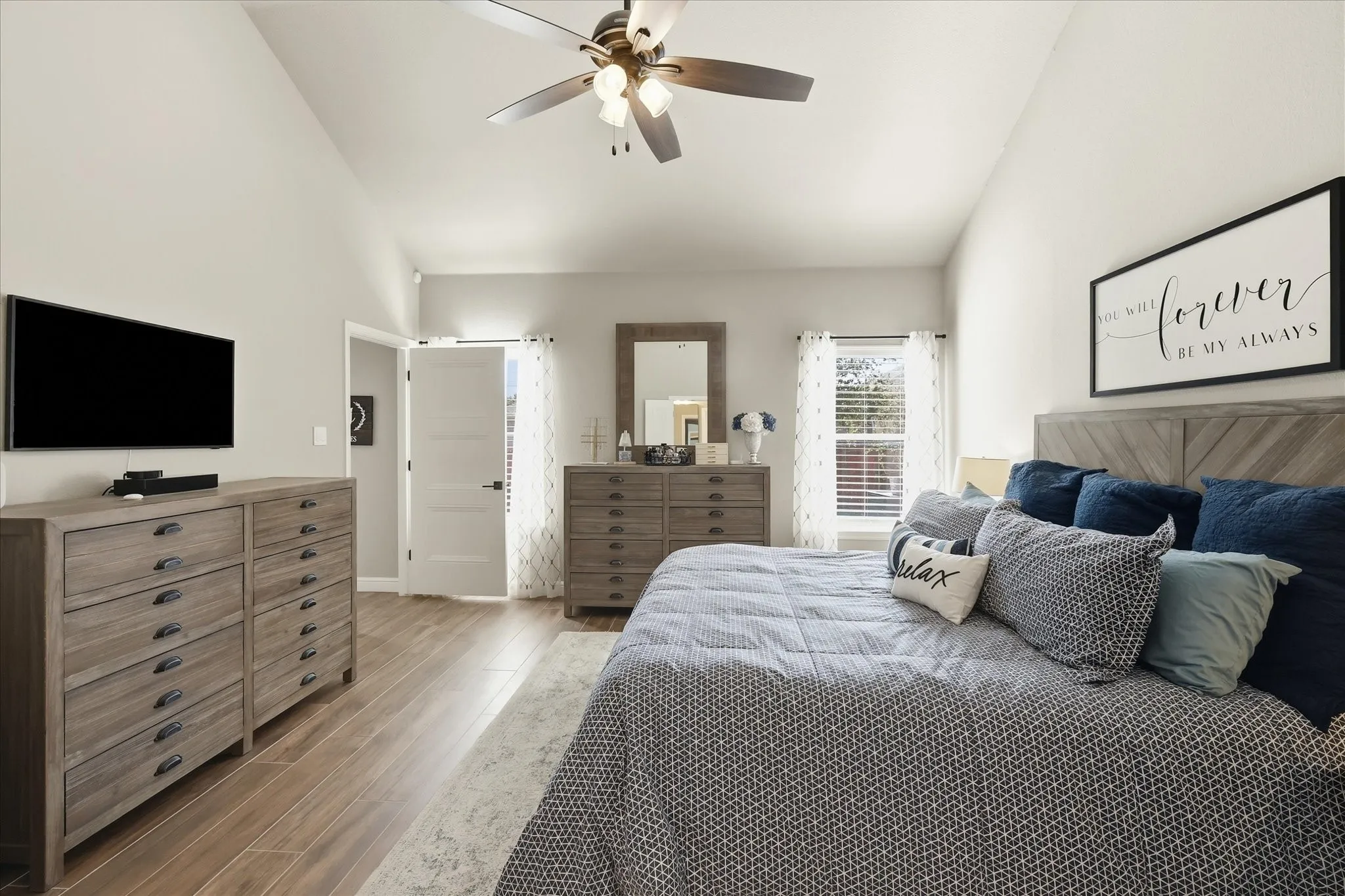 Single Family Residence For Sale in Tarrant County , 12848 Old Macgregor Lane, Fort Worth, Texas 76244, 4 Bedroom, 3 Bathroom, 2 Garage spaces, 2,994 Sqft, built in 2006, mls#21353440, Real Estate Agent in Fort Worth, Homes For Sale in Tarrant county, Homes For Sale in Fort Worth, Realtor in Fort Worth Texas, Real Estate Brokerage Independent Realty Texas, Luminita Cordes Realtor