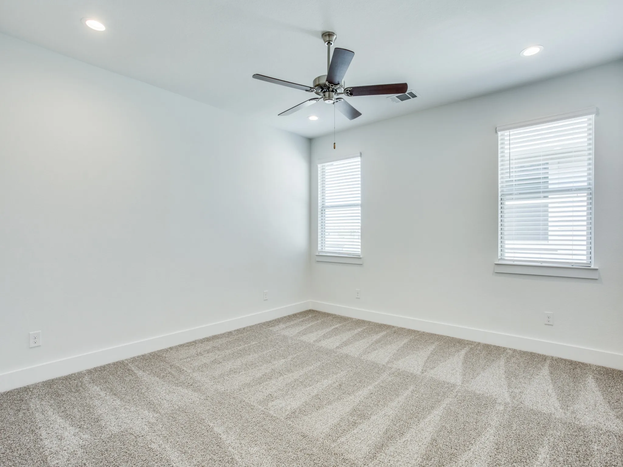 Townhouse For Rent in Tarrant County , 6519 Bowman Roberts Road, Fort Worth, Texas 76179, 3 Bedroom, 3 Bathroom, 2 Garage spaces, 1,967 Sqft, built in 2020, mls#21354469, Real Estate Agent in Fort Worth, Homes For Rent in Tarrant county, Homes For Rent in Fort Worth, Realtor in Fort Worth Texas, Real Estate Brokerage Independent Realty Texas, Luminita Cordes Realtor