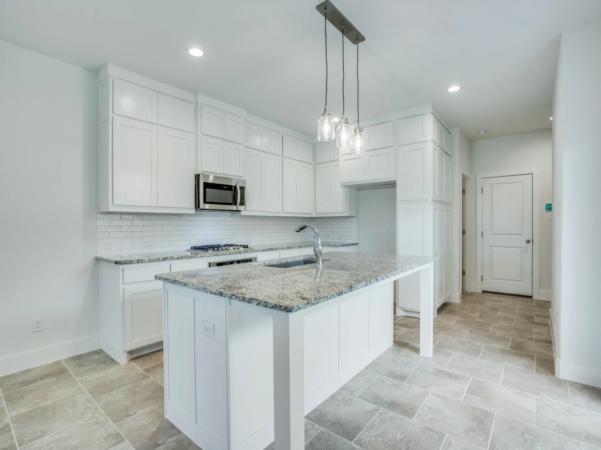 Townhouse For Rent in Tarrant County , 6519 Bowman Roberts Road, Fort Worth, Texas 76179, 3 Bedroom, 3 Bathroom, 2 Garage spaces, 1,967 Sqft, built in 2020, mls#21354469, Real Estate Agent in Fort Worth, Homes For Rent in Tarrant county, Homes For Rent in Fort Worth, Realtor in Fort Worth Texas, Real Estate Brokerage Independent Realty Texas, Luminita Cordes Realtor