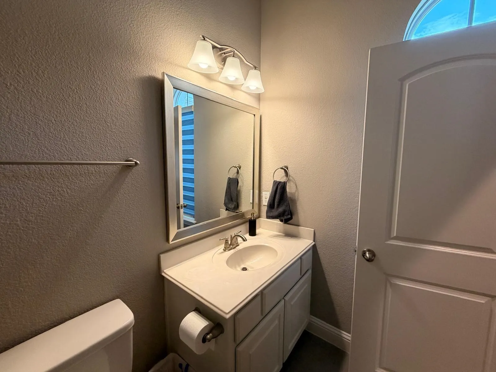 Single Family Residence For Rent in Collin County , 6133 Claridge Lane, Frisco, Texas 75035, 5 Bedroom, 6 Bathroom, 1 Garage spaces, 5,174 Sqft, built in 2015, mls#21352379, Real Estate Agent in Frisco, Homes For Rent in Collin county, Homes For Rent in Frisco, Realtor in Frisco Texas, Real Estate Brokerage Independent Realty Texas, Luminita Cordes Realtor