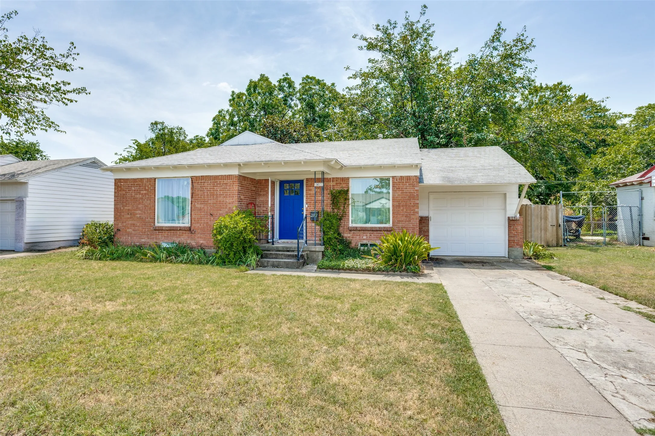 Single Family Residence For Sale in Dallas County , 2312 Brooks Street, Garland, Texas 75041, 2 Bedroom, 1 Bathroom, 1 Garage spaces, 843 Sqft, built in 1950, mls#21352117, Real Estate Agent in Garland, Homes For Sale in Dallas county, Homes For Sale in Garland, Realtor in Garland Texas, Real Estate Brokerage Independent Realty Texas, Luminita Cordes Realtor