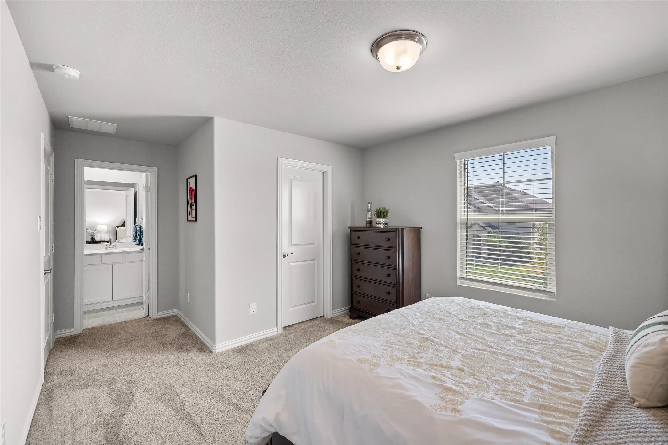 Single Family Residence For Sale in Tarrant County , 10101 Lakemont, Fort Worth, Texas 76131, 4 Bedroom, 4 Bathroom, 2 Garage spaces, 3,100 Sqft, built in 2021, mls#21354379, Real Estate Agent in Fort Worth, Homes For Sale in Tarrant county, Homes For Sale in Fort Worth, Realtor in Fort Worth Texas, Real Estate Brokerage Independent Realty Texas, Luminita Cordes Realtor
