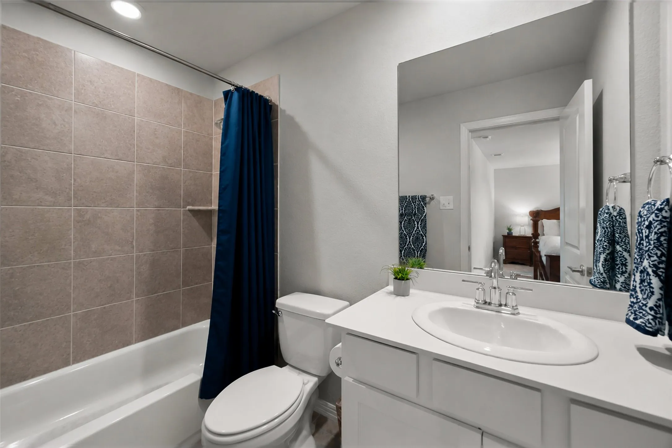 Single Family Residence For Sale in Tarrant County , 10101 Lakemont, Fort Worth, Texas 76131, 4 Bedroom, 4 Bathroom, 2 Garage spaces, 3,100 Sqft, built in 2021, mls#21354379, Real Estate Agent in Fort Worth, Homes For Sale in Tarrant county, Homes For Sale in Fort Worth, Realtor in Fort Worth Texas, Real Estate Brokerage Independent Realty Texas, Luminita Cordes Realtor