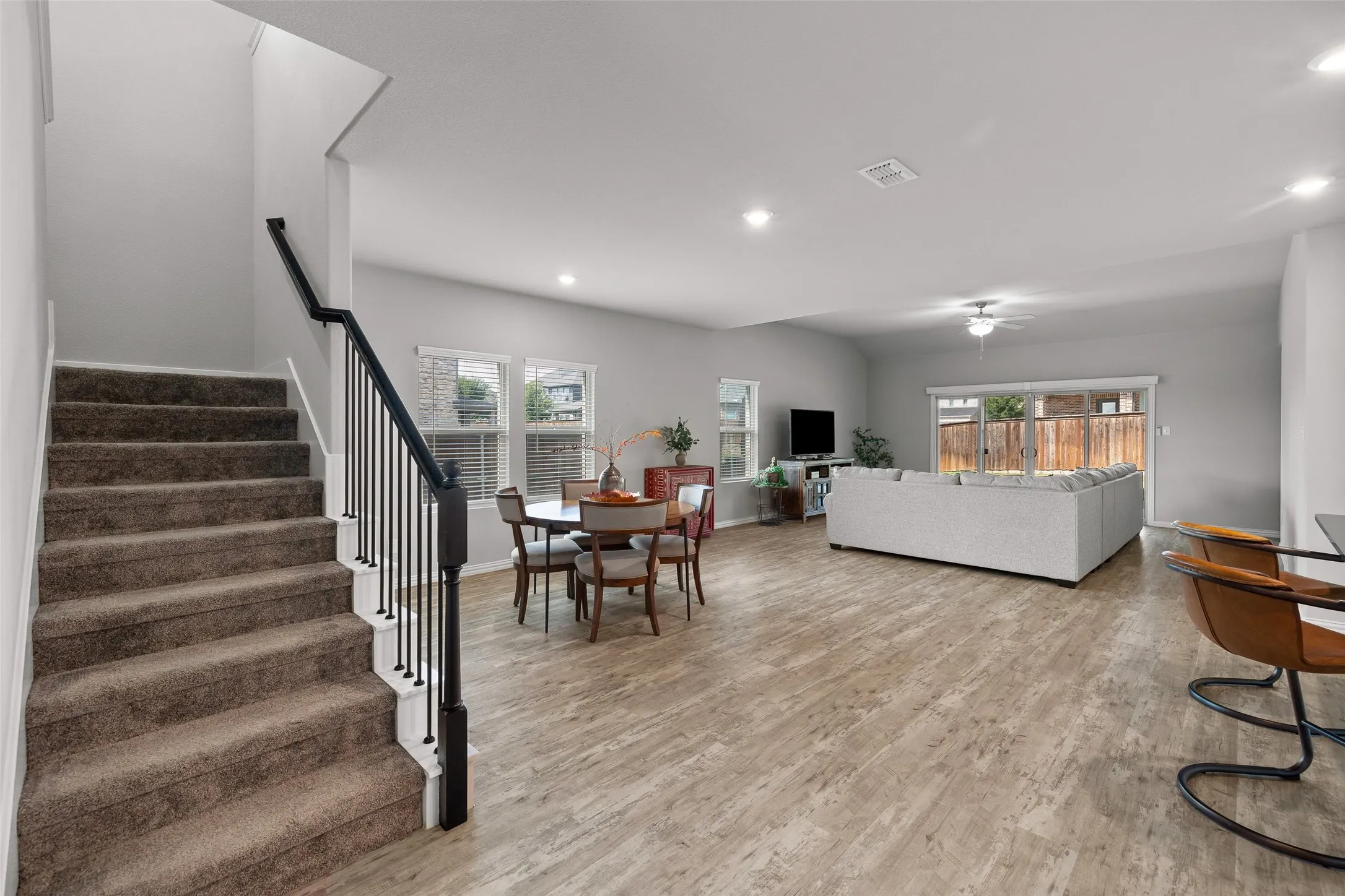 Single Family Residence For Sale in Tarrant County , 10101 Lakemont, Fort Worth, Texas 76131, 4 Bedroom, 4 Bathroom, 2 Garage spaces, 3,100 Sqft, built in 2021, mls#21354379, Real Estate Agent in Fort Worth, Homes For Sale in Tarrant county, Homes For Sale in Fort Worth, Realtor in Fort Worth Texas, Real Estate Brokerage Independent Realty Texas, Luminita Cordes Realtor