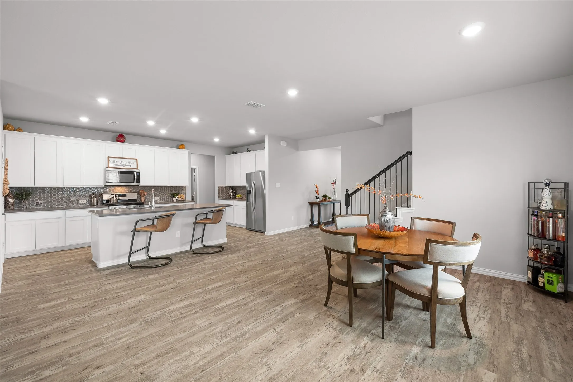 Single Family Residence For Sale in Tarrant County , 10101 Lakemont, Fort Worth, Texas 76131, 4 Bedroom, 4 Bathroom, 2 Garage spaces, 3,100 Sqft, built in 2021, mls#21354379, Real Estate Agent in Fort Worth, Homes For Sale in Tarrant county, Homes For Sale in Fort Worth, Realtor in Fort Worth Texas, Real Estate Brokerage Independent Realty Texas, Luminita Cordes Realtor