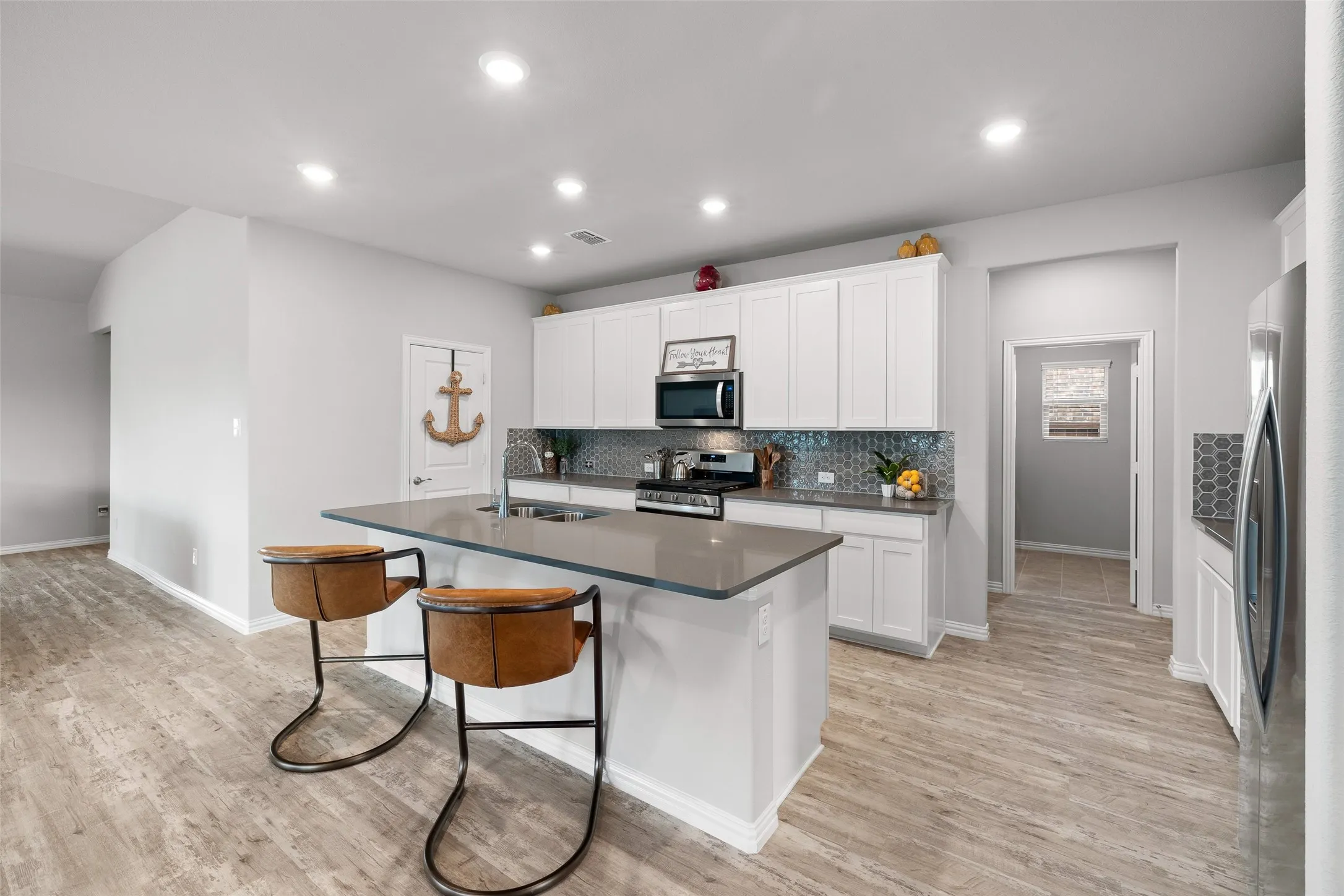 Single Family Residence For Sale in Tarrant County , 10101 Lakemont, Fort Worth, Texas 76131, 4 Bedroom, 4 Bathroom, 2 Garage spaces, 3,100 Sqft, built in 2021, mls#21354379, Real Estate Agent in Fort Worth, Homes For Sale in Tarrant county, Homes For Sale in Fort Worth, Realtor in Fort Worth Texas, Real Estate Brokerage Independent Realty Texas, Luminita Cordes Realtor