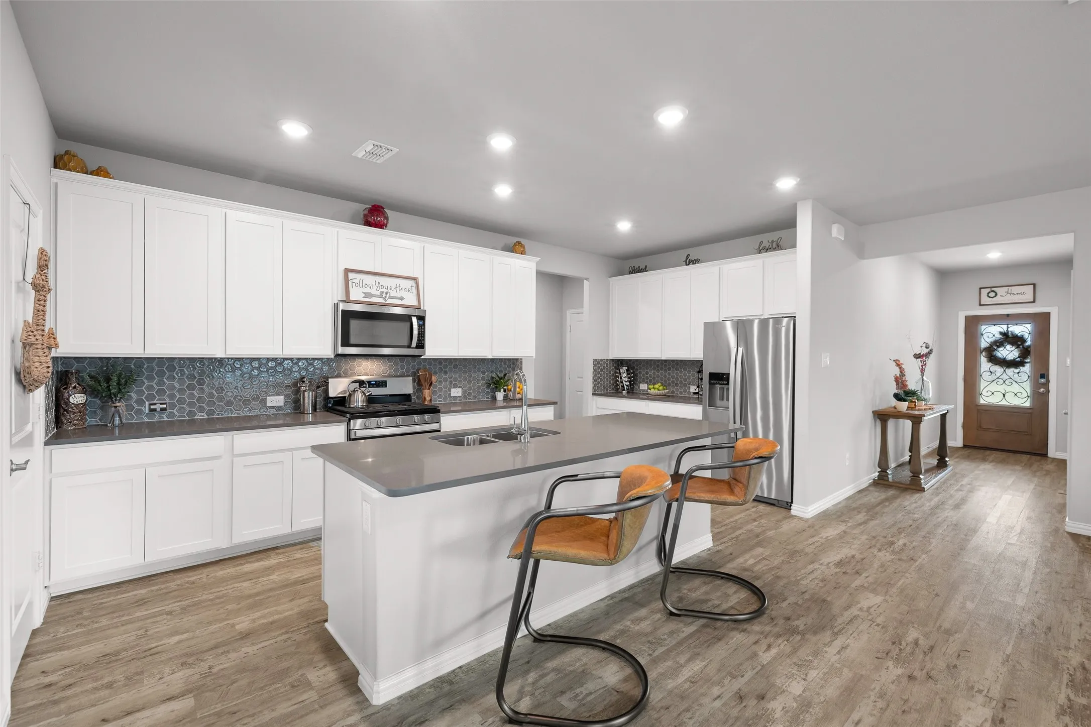 Single Family Residence For Sale in Tarrant County , 10101 Lakemont, Fort Worth, Texas 76131, 4 Bedroom, 4 Bathroom, 2 Garage spaces, 3,100 Sqft, built in 2021, mls#21354379, Real Estate Agent in Fort Worth, Homes For Sale in Tarrant county, Homes For Sale in Fort Worth, Realtor in Fort Worth Texas, Real Estate Brokerage Independent Realty Texas, Luminita Cordes Realtor
