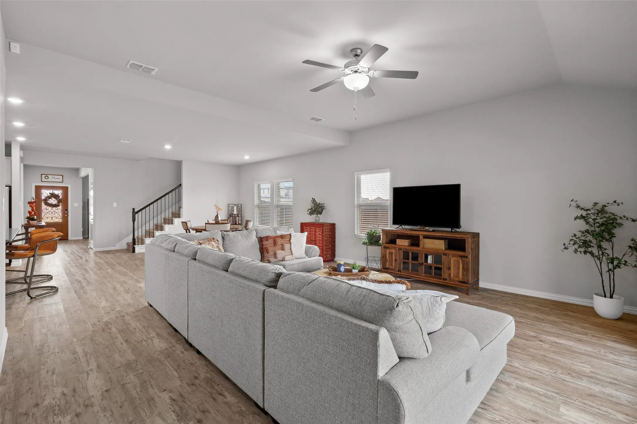 Single Family Residence For Sale in Tarrant County , 10101 Lakemont, Fort Worth, Texas 76131, 4 Bedroom, 4 Bathroom, 2 Garage spaces, 3,100 Sqft, built in 2021, mls#21354379, Real Estate Agent in Fort Worth, Homes For Sale in Tarrant county, Homes For Sale in Fort Worth, Realtor in Fort Worth Texas, Real Estate Brokerage Independent Realty Texas, Luminita Cordes Realtor