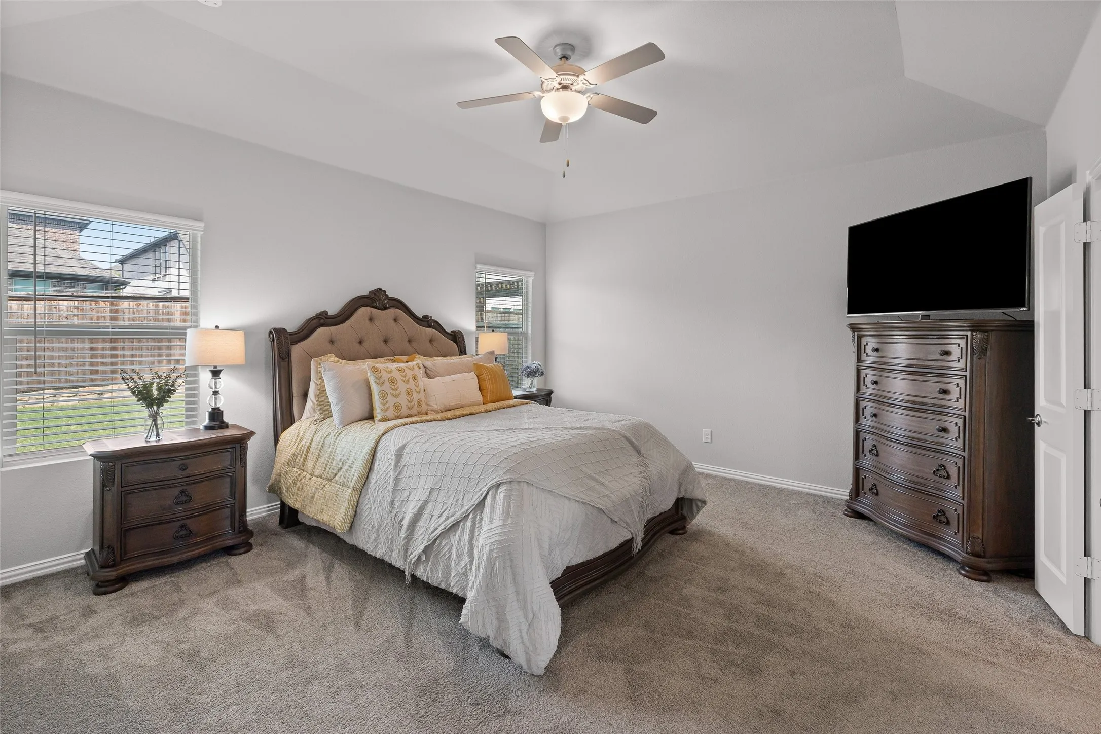 Single Family Residence For Sale in Tarrant County , 10101 Lakemont, Fort Worth, Texas 76131, 4 Bedroom, 4 Bathroom, 2 Garage spaces, 3,100 Sqft, built in 2021, mls#21354379, Real Estate Agent in Fort Worth, Homes For Sale in Tarrant county, Homes For Sale in Fort Worth, Realtor in Fort Worth Texas, Real Estate Brokerage Independent Realty Texas, Luminita Cordes Realtor
