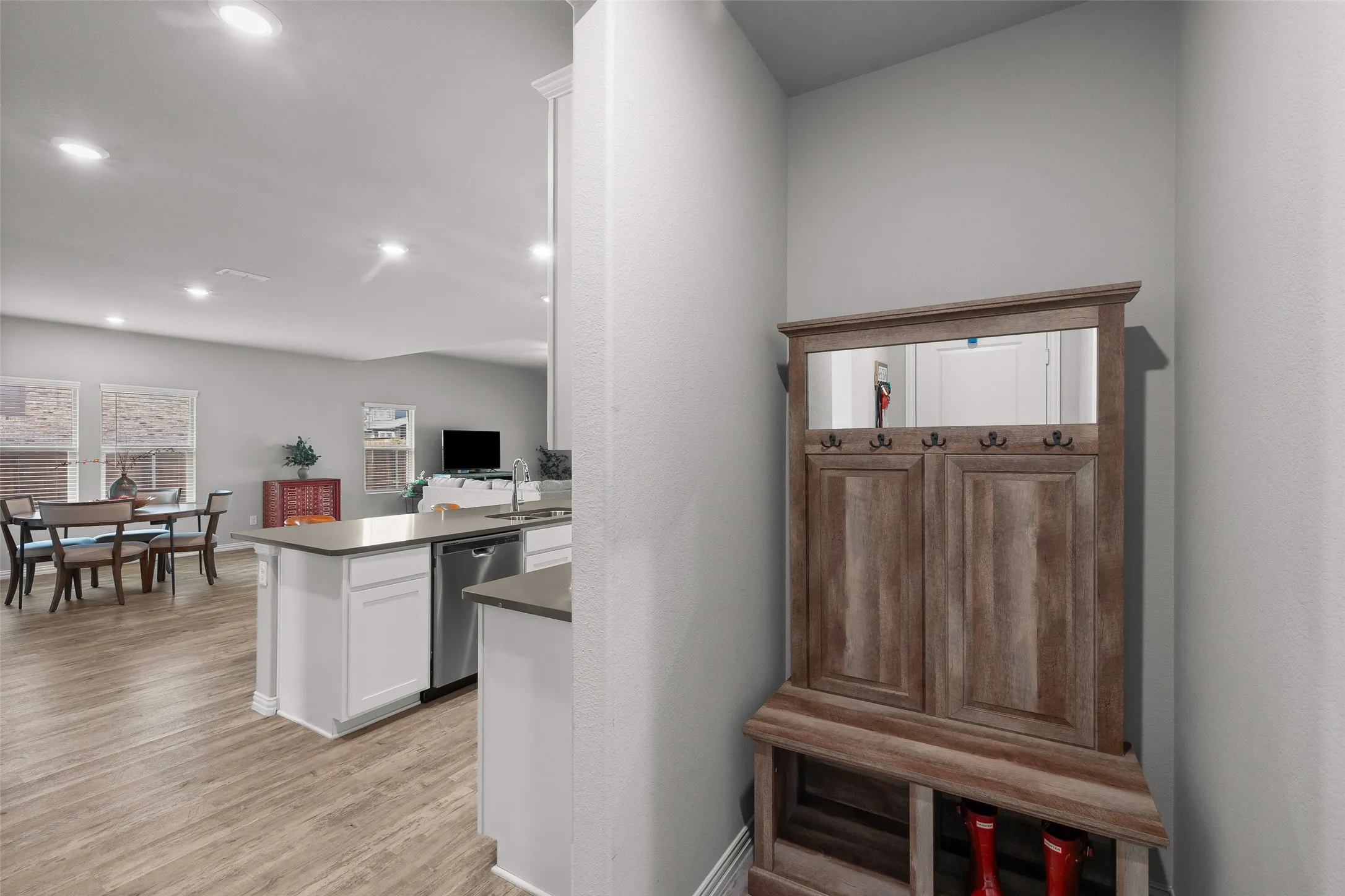 Single Family Residence For Sale in Tarrant County , 10101 Lakemont, Fort Worth, Texas 76131, 4 Bedroom, 4 Bathroom, 2 Garage spaces, 3,100 Sqft, built in 2021, mls#21354379, Real Estate Agent in Fort Worth, Homes For Sale in Tarrant county, Homes For Sale in Fort Worth, Realtor in Fort Worth Texas, Real Estate Brokerage Independent Realty Texas, Luminita Cordes Realtor