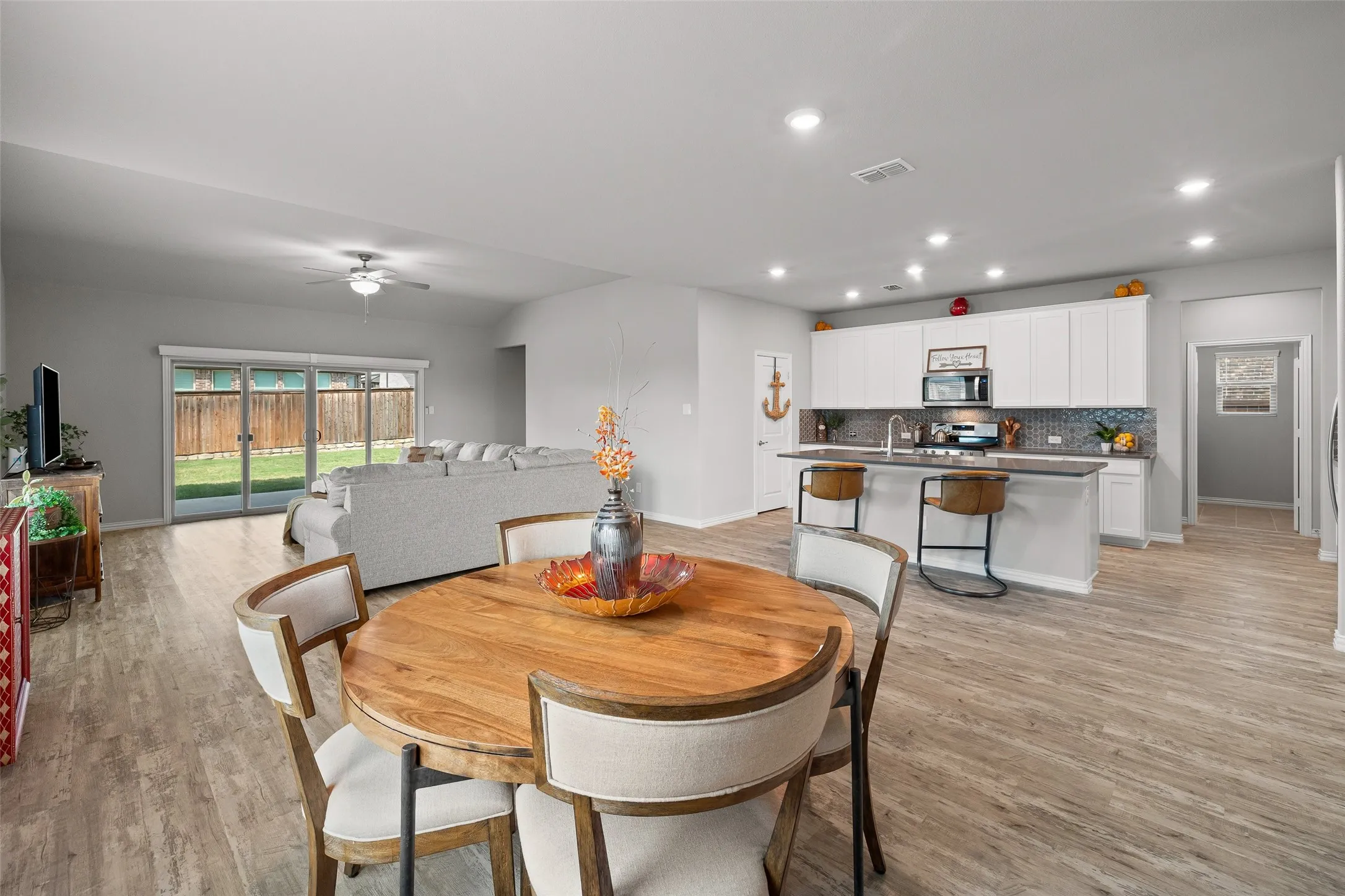Single Family Residence For Sale in Tarrant County , 10101 Lakemont, Fort Worth, Texas 76131, 4 Bedroom, 4 Bathroom, 2 Garage spaces, 3,100 Sqft, built in 2021, mls#21354379, Real Estate Agent in Fort Worth, Homes For Sale in Tarrant county, Homes For Sale in Fort Worth, Realtor in Fort Worth Texas, Real Estate Brokerage Independent Realty Texas, Luminita Cordes Realtor