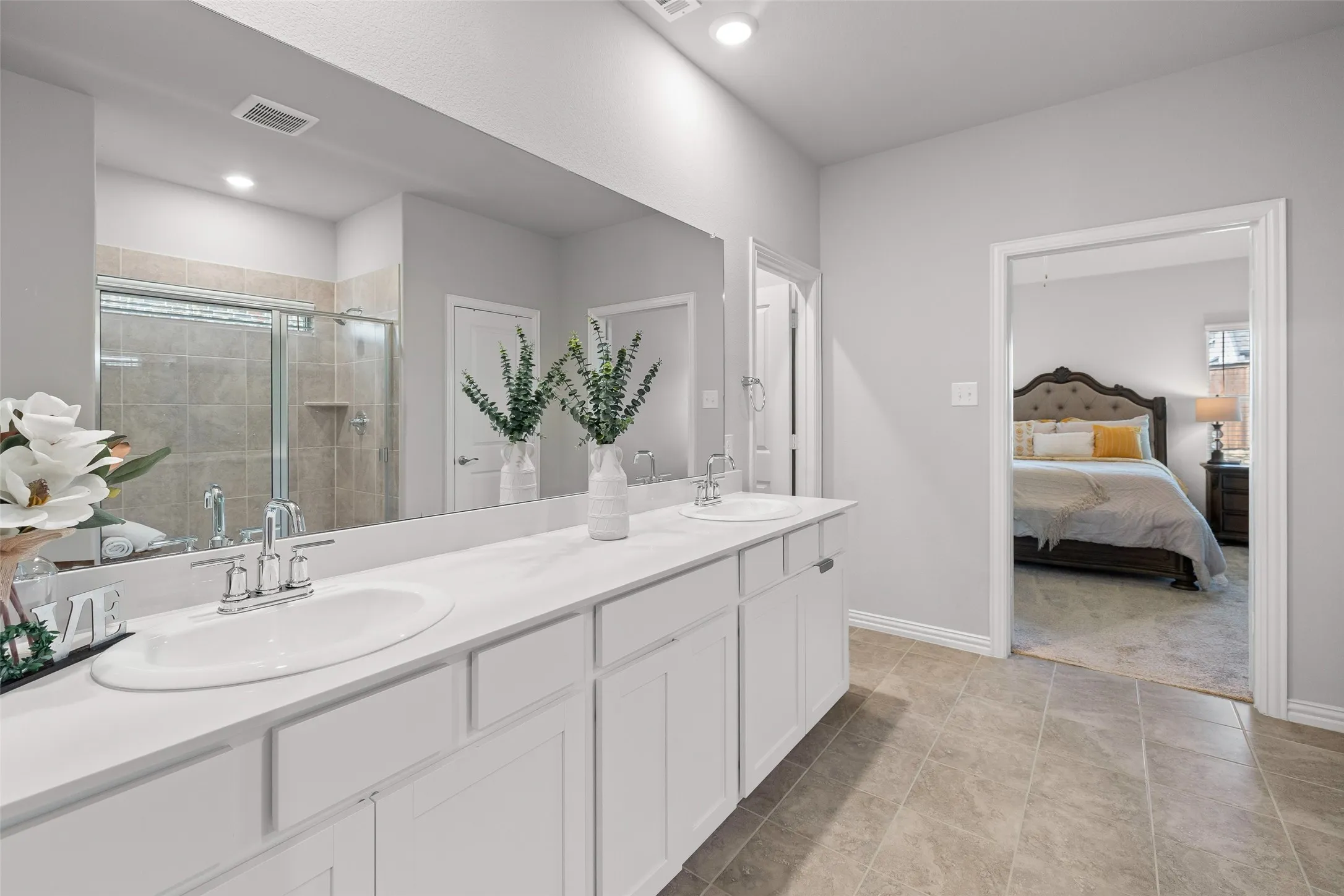 Single Family Residence For Sale in Tarrant County , 10101 Lakemont, Fort Worth, Texas 76131, 4 Bedroom, 4 Bathroom, 2 Garage spaces, 3,100 Sqft, built in 2021, mls#21354379, Real Estate Agent in Fort Worth, Homes For Sale in Tarrant county, Homes For Sale in Fort Worth, Realtor in Fort Worth Texas, Real Estate Brokerage Independent Realty Texas, Luminita Cordes Realtor