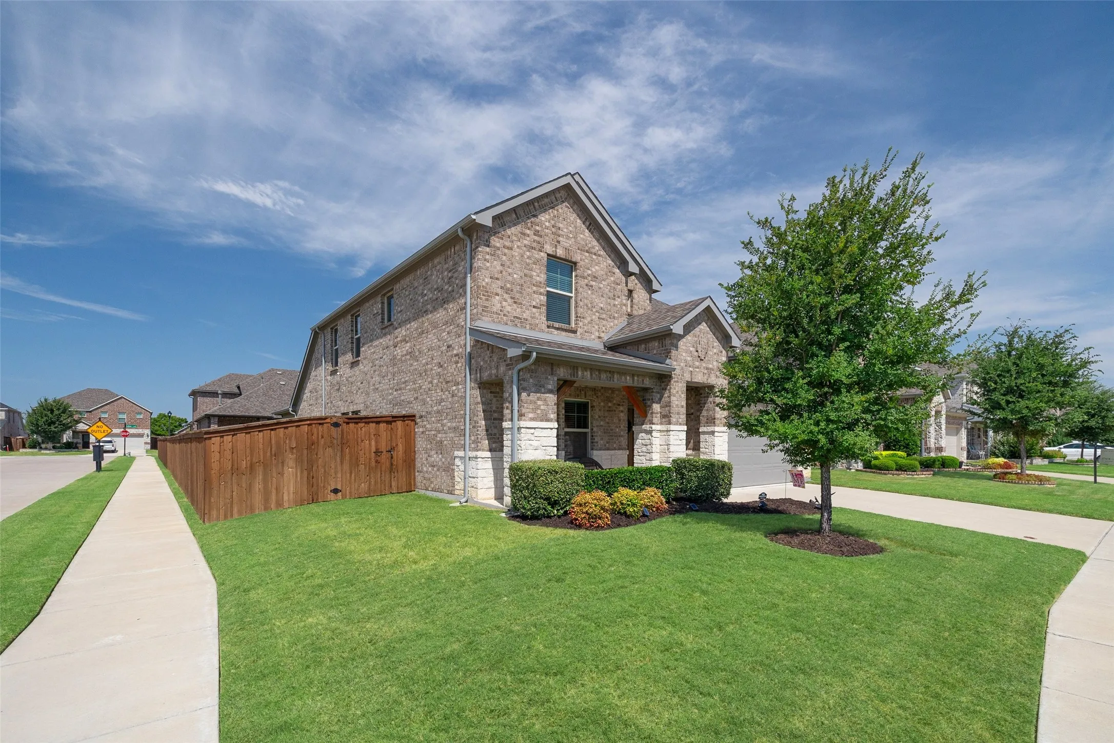 Single Family Residence For Sale in Tarrant County , 10101 Lakemont, Fort Worth, Texas 76131, 4 Bedroom, 4 Bathroom, 2 Garage spaces, 3,100 Sqft, built in 2021, mls#21354379, Real Estate Agent in Fort Worth, Homes For Sale in Tarrant county, Homes For Sale in Fort Worth, Realtor in Fort Worth Texas, Real Estate Brokerage Independent Realty Texas, Luminita Cordes Realtor