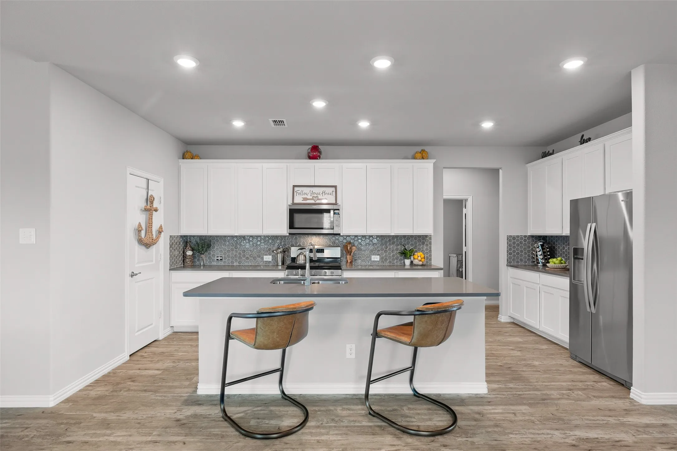 Single Family Residence For Sale in Tarrant County , 10101 Lakemont, Fort Worth, Texas 76131, 4 Bedroom, 4 Bathroom, 2 Garage spaces, 3,100 Sqft, built in 2021, mls#21354379, Real Estate Agent in Fort Worth, Homes For Sale in Tarrant county, Homes For Sale in Fort Worth, Realtor in Fort Worth Texas, Real Estate Brokerage Independent Realty Texas, Luminita Cordes Realtor