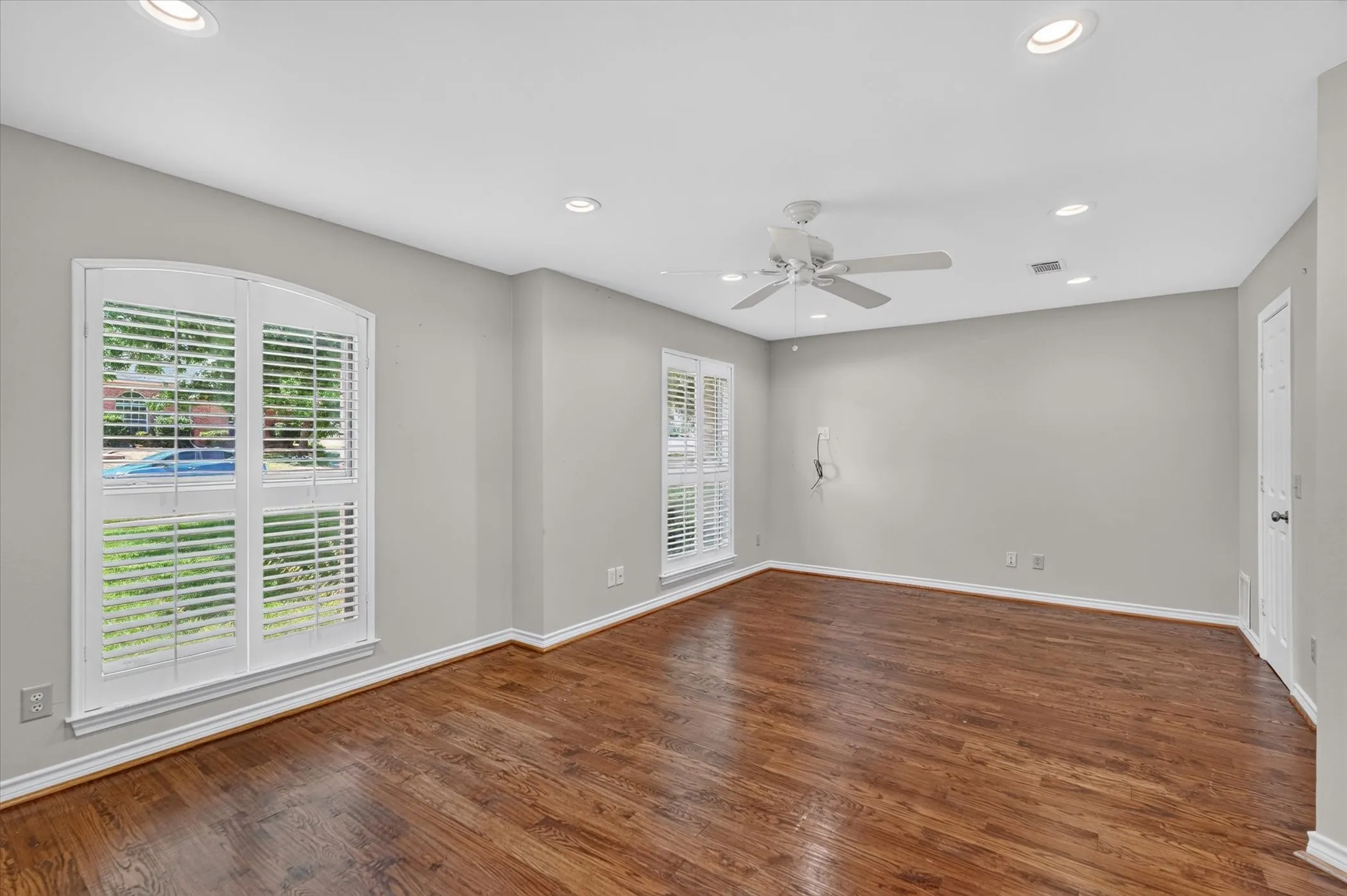 Single Family Residence For Sale in Collin County , 2132 Donna Drive, Plano, Texas 75074, 3 Bedroom, 3 Bathroom, 2 Garage spaces, 2,438 Sqft, built in 1987, mls#21353973, Real Estate Agent in Plano, Homes For Sale in Collin county, Homes For Sale in Plano, Realtor in Plano Texas, Real Estate Brokerage Independent Realty Texas, Luminita Cordes Realtor