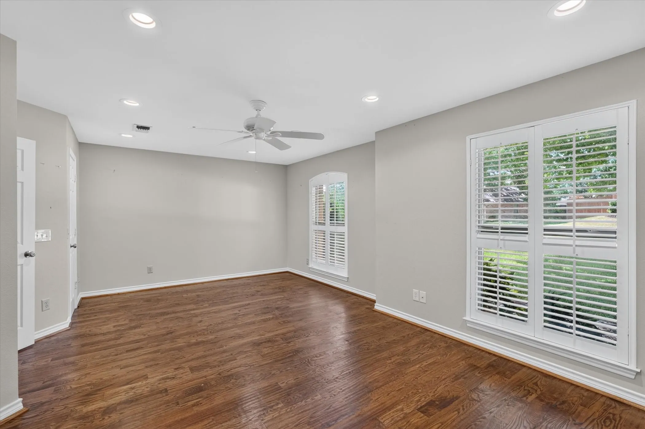 Single Family Residence For Sale in Collin County , 2132 Donna Drive, Plano, Texas 75074, 3 Bedroom, 3 Bathroom, 2 Garage spaces, 2,438 Sqft, built in 1987, mls#21353973, Real Estate Agent in Plano, Homes For Sale in Collin county, Homes For Sale in Plano, Realtor in Plano Texas, Real Estate Brokerage Independent Realty Texas, Luminita Cordes Realtor