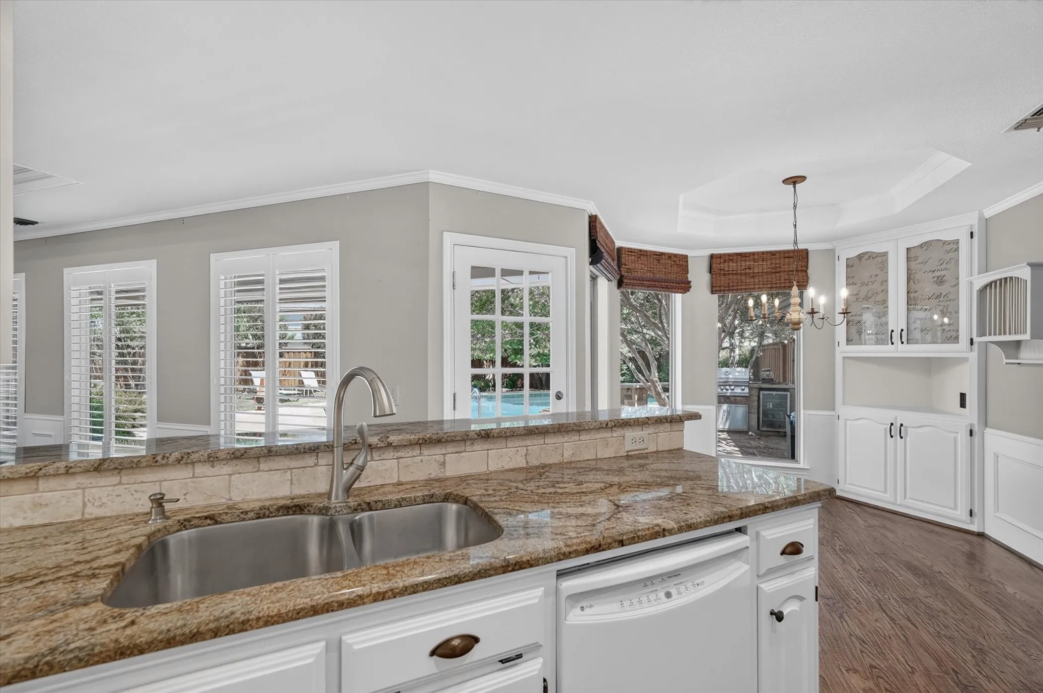 Single Family Residence For Sale in Collin County , 2132 Donna Drive, Plano, Texas 75074, 3 Bedroom, 3 Bathroom, 2 Garage spaces, 2,438 Sqft, built in 1987, mls#21353973, Real Estate Agent in Plano, Homes For Sale in Collin county, Homes For Sale in Plano, Realtor in Plano Texas, Real Estate Brokerage Independent Realty Texas, Luminita Cordes Realtor