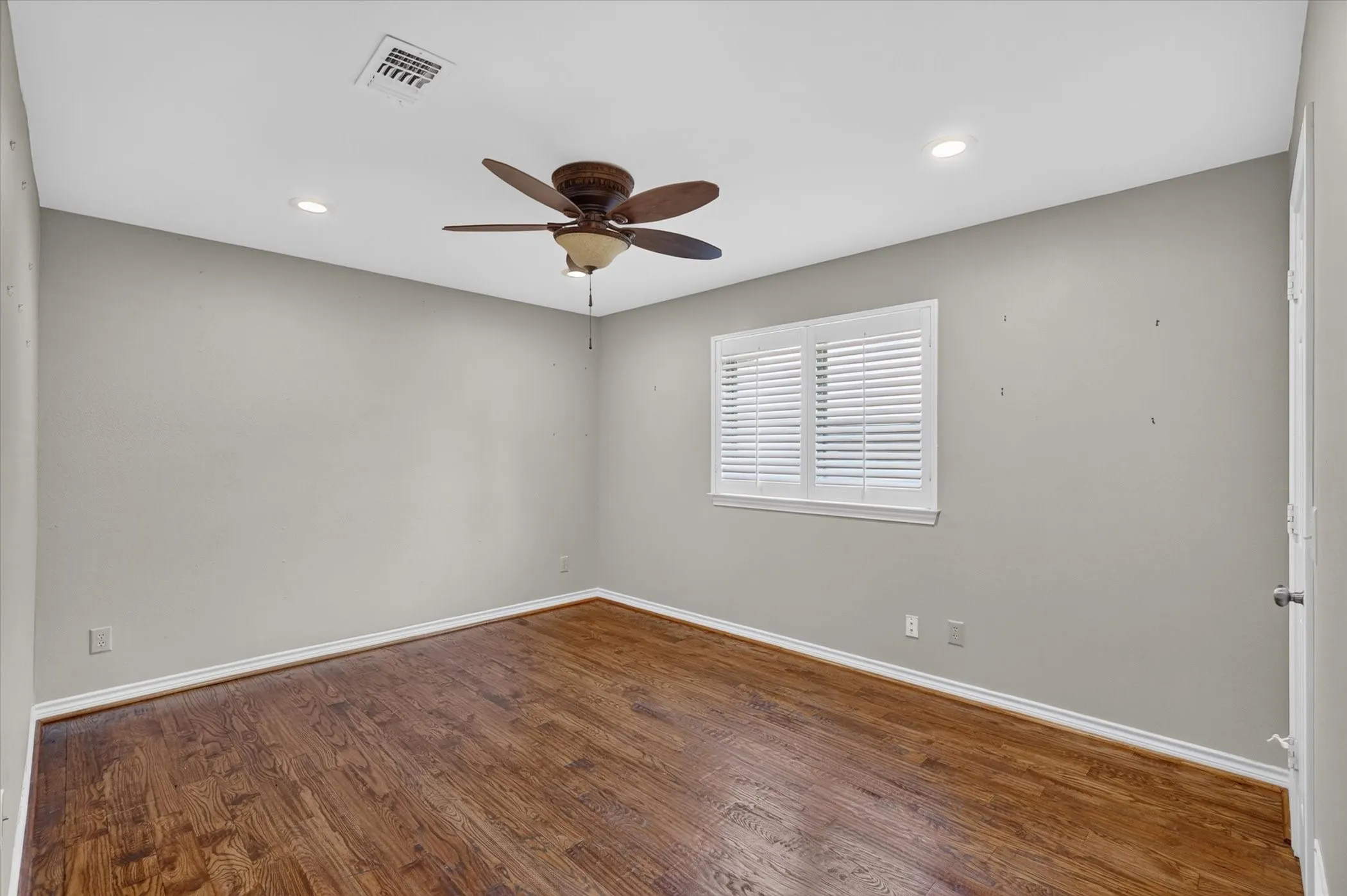 Single Family Residence For Sale in Collin County , 2132 Donna Drive, Plano, Texas 75074, 3 Bedroom, 3 Bathroom, 2 Garage spaces, 2,438 Sqft, built in 1987, mls#21353973, Real Estate Agent in Plano, Homes For Sale in Collin county, Homes For Sale in Plano, Realtor in Plano Texas, Real Estate Brokerage Independent Realty Texas, Luminita Cordes Realtor