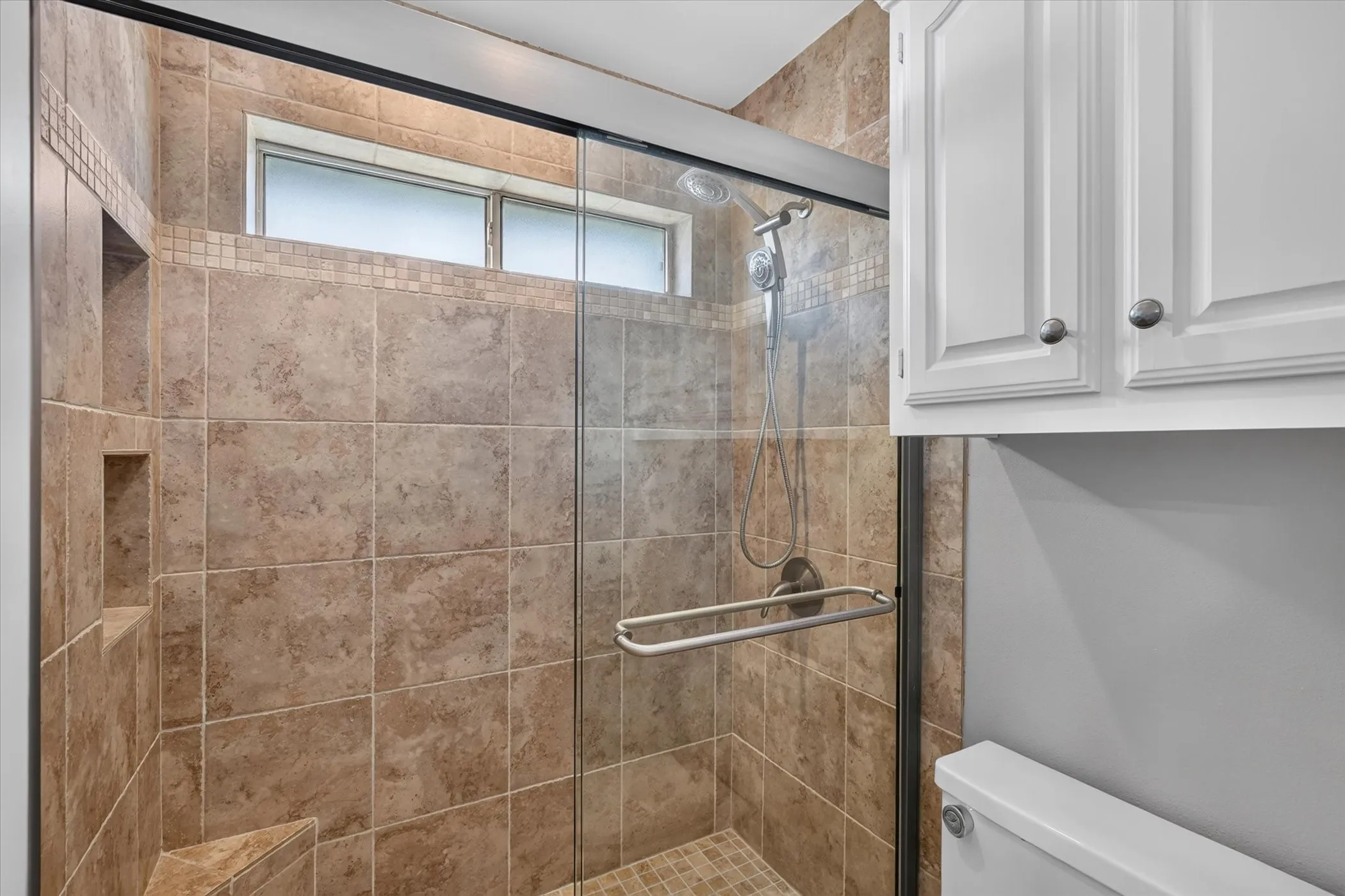 Single Family Residence For Sale in Collin County , 2132 Donna Drive, Plano, Texas 75074, 3 Bedroom, 3 Bathroom, 2 Garage spaces, 2,438 Sqft, built in 1987, mls#21353973, Real Estate Agent in Plano, Homes For Sale in Collin county, Homes For Sale in Plano, Realtor in Plano Texas, Real Estate Brokerage Independent Realty Texas, Luminita Cordes Realtor