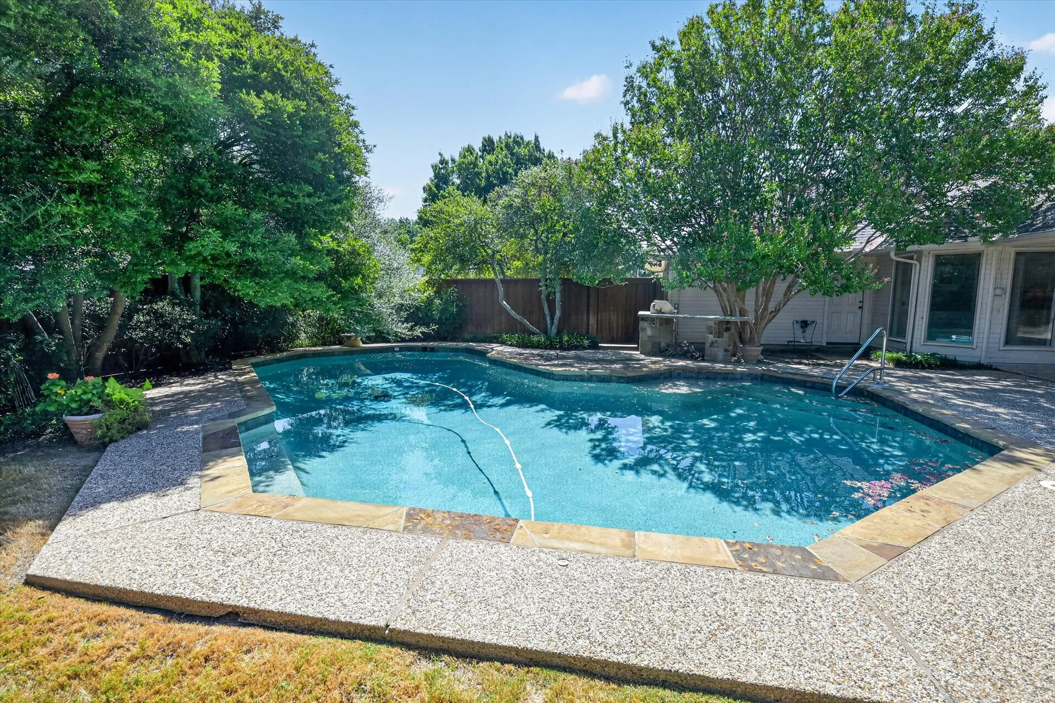 Single Family Residence For Sale in Collin County , 2132 Donna Drive, Plano, Texas 75074, 3 Bedroom, 3 Bathroom, 2 Garage spaces, 2,438 Sqft, built in 1987, mls#21353973, Real Estate Agent in Plano, Homes For Sale in Collin county, Homes For Sale in Plano, Realtor in Plano Texas, Real Estate Brokerage Independent Realty Texas, Luminita Cordes Realtor
