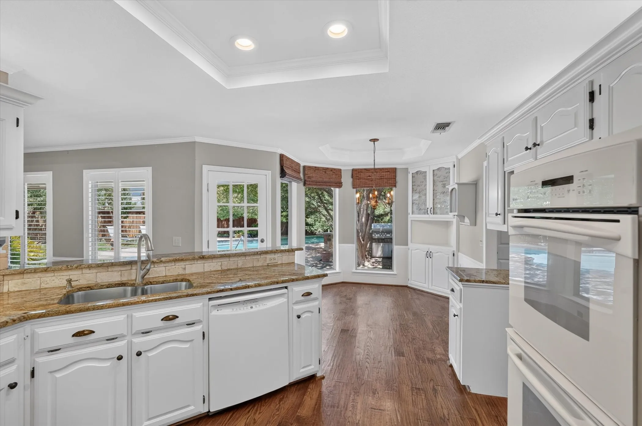 Single Family Residence For Sale in Collin County , 2132 Donna Drive, Plano, Texas 75074, 3 Bedroom, 3 Bathroom, 2 Garage spaces, 2,438 Sqft, built in 1987, mls#21353973, Real Estate Agent in Plano, Homes For Sale in Collin county, Homes For Sale in Plano, Realtor in Plano Texas, Real Estate Brokerage Independent Realty Texas, Luminita Cordes Realtor