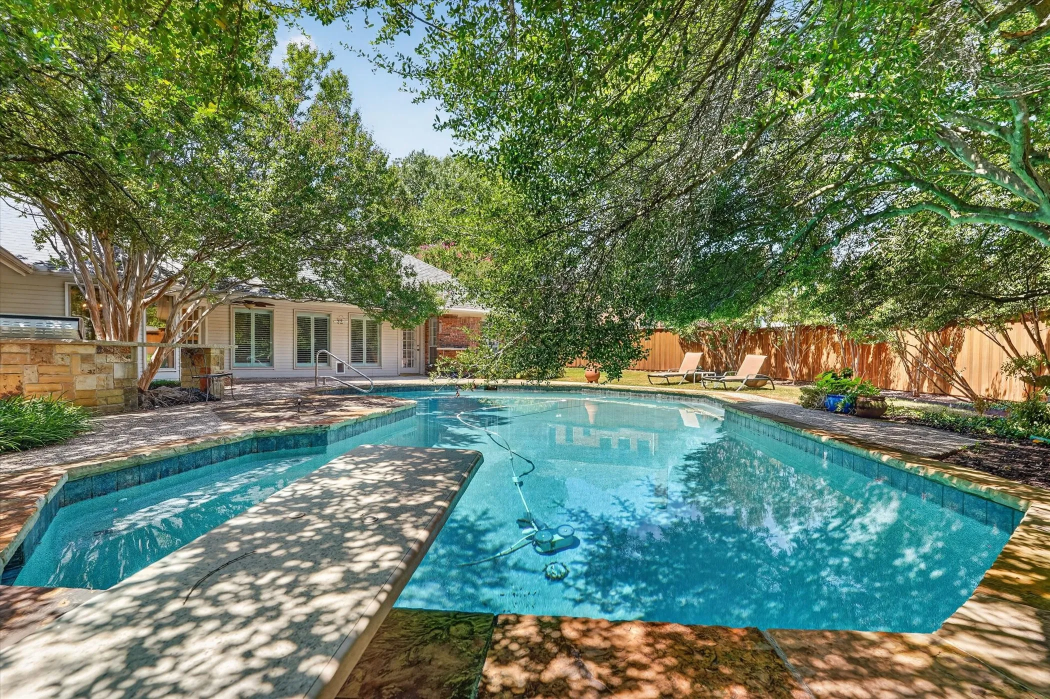 Single Family Residence For Sale in Collin County , 2132 Donna Drive, Plano, Texas 75074, 3 Bedroom, 3 Bathroom, 2 Garage spaces, 2,438 Sqft, built in 1987, mls#21353973, Real Estate Agent in Plano, Homes For Sale in Collin county, Homes For Sale in Plano, Realtor in Plano Texas, Real Estate Brokerage Independent Realty Texas, Luminita Cordes Realtor