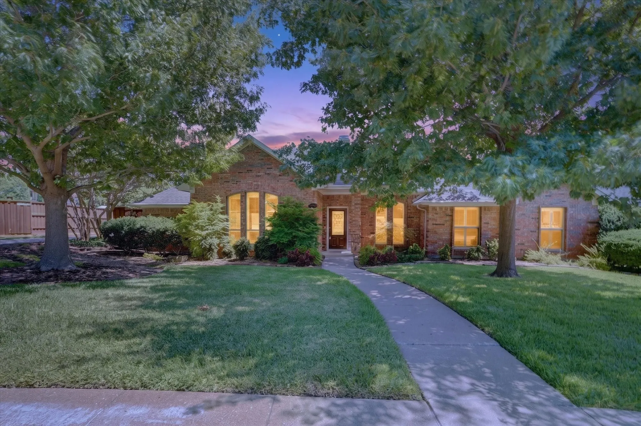 Single Family Residence For Sale in Collin County , 2132 Donna Drive, Plano, Texas 75074, 3 Bedroom, 3 Bathroom, 2 Garage spaces, 2,438 Sqft, built in 1987, mls#21353973, Real Estate Agent in Plano, Homes For Sale in Collin county, Homes For Sale in Plano, Realtor in Plano Texas, Real Estate Brokerage Independent Realty Texas, Luminita Cordes Realtor
