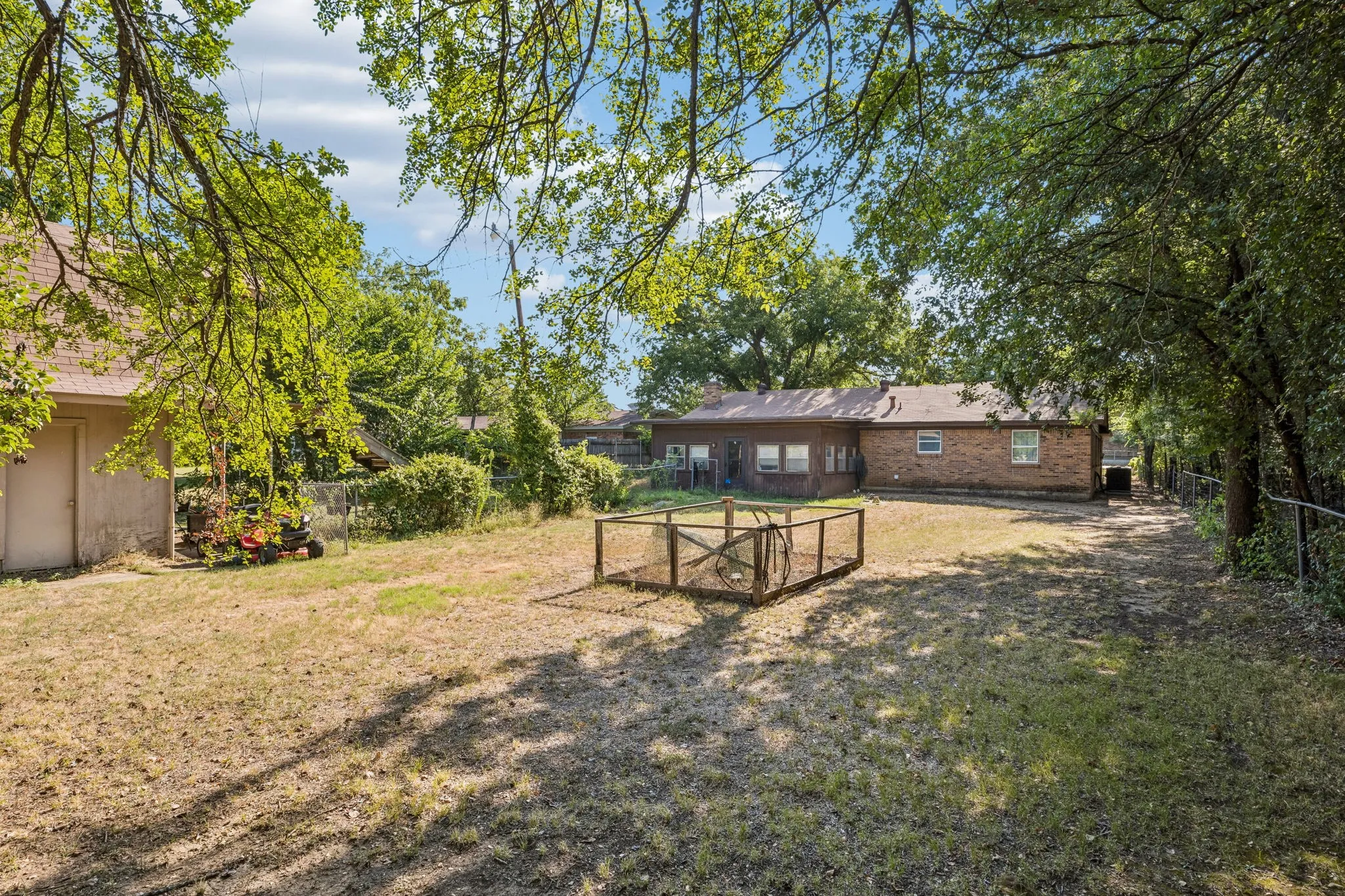 Single Family Residence For Sale in Tarrant County , 1208 Whitley Road, Keller, Texas 76248, 3 Bedroom, 2 Bathroom, 2 Garage spaces, 1,850 Sqft, built in 1971, Price $450,000, mls#21351387, Real Estate Agent in Keller, Homes For Sale in Tarrant county, Homes For Sale in Keller, Realtor in Keller Texas, Real Estate Brokerage Independent Realty Texas, Luminita Cordes Realtor