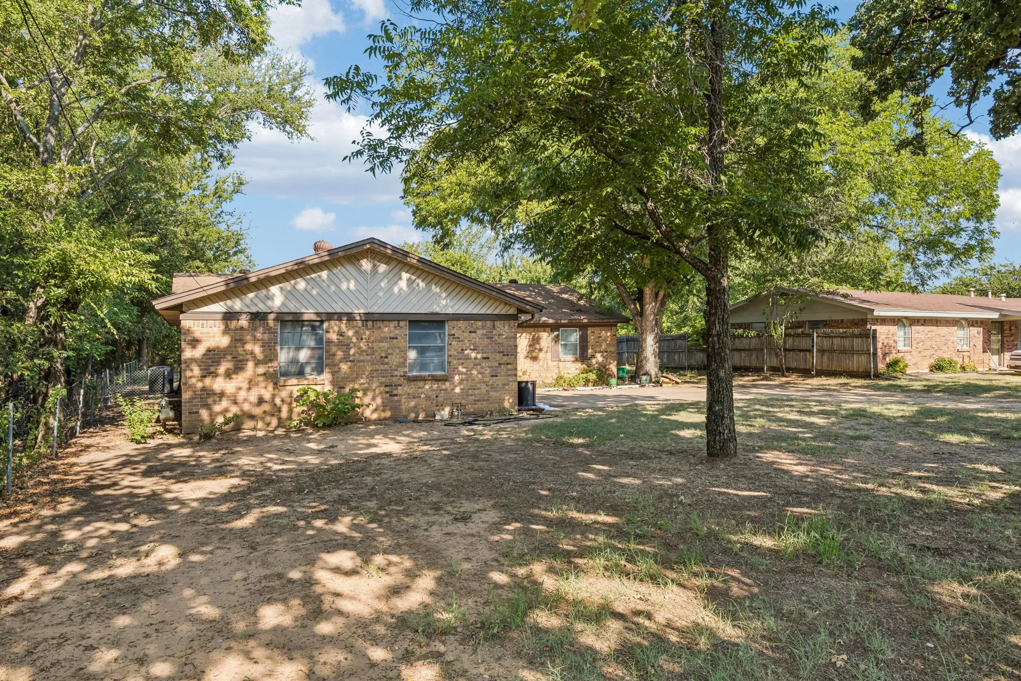 Single Family Residence For Sale in Tarrant County , 1208 Whitley Road, Keller, Texas 76248, 3 Bedroom, 2 Bathroom, 2 Garage spaces, 1,850 Sqft, built in 1971, Price $450,000, mls#21351387, Real Estate Agent in Keller, Homes For Sale in Tarrant county, Homes For Sale in Keller, Realtor in Keller Texas, Real Estate Brokerage Independent Realty Texas, Luminita Cordes Realtor