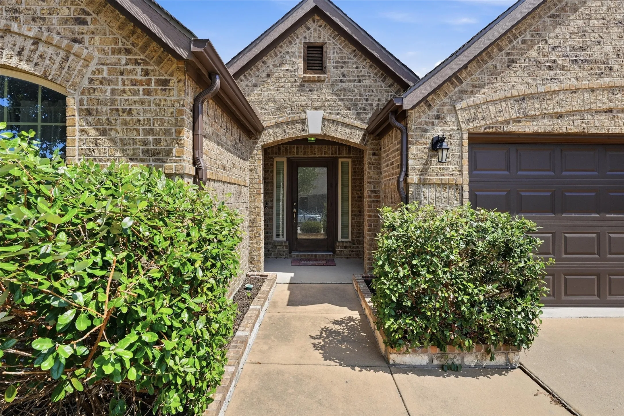 Single Family Residence For Sale in Denton County , 405 Bird Creek Drive, Little Elm, Texas 75068, 3 Bedroom, 2 Bathroom, 2 Garage spaces, 1,713 Sqft, built in 2018, mls#21349779, Real Estate Agent in Little Elm, Homes For Sale in Denton county, Homes For Sale in Little Elm, Realtor in Little Elm Texas, Real Estate Brokerage Independent Realty Texas, Luminita Cordes Realtor