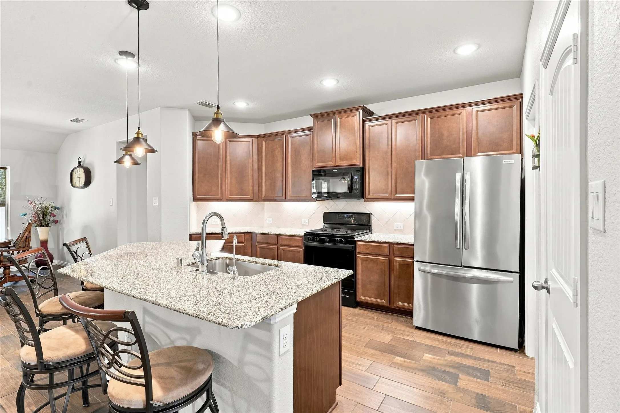 Single Family Residence For Sale in Denton County , 405 Bird Creek Drive, Little Elm, Texas 75068, 3 Bedroom, 2 Bathroom, 2 Garage spaces, 1,713 Sqft, built in 2018, mls#21349779, Real Estate Agent in Little Elm, Homes For Sale in Denton county, Homes For Sale in Little Elm, Realtor in Little Elm Texas, Real Estate Brokerage Independent Realty Texas, Luminita Cordes Realtor