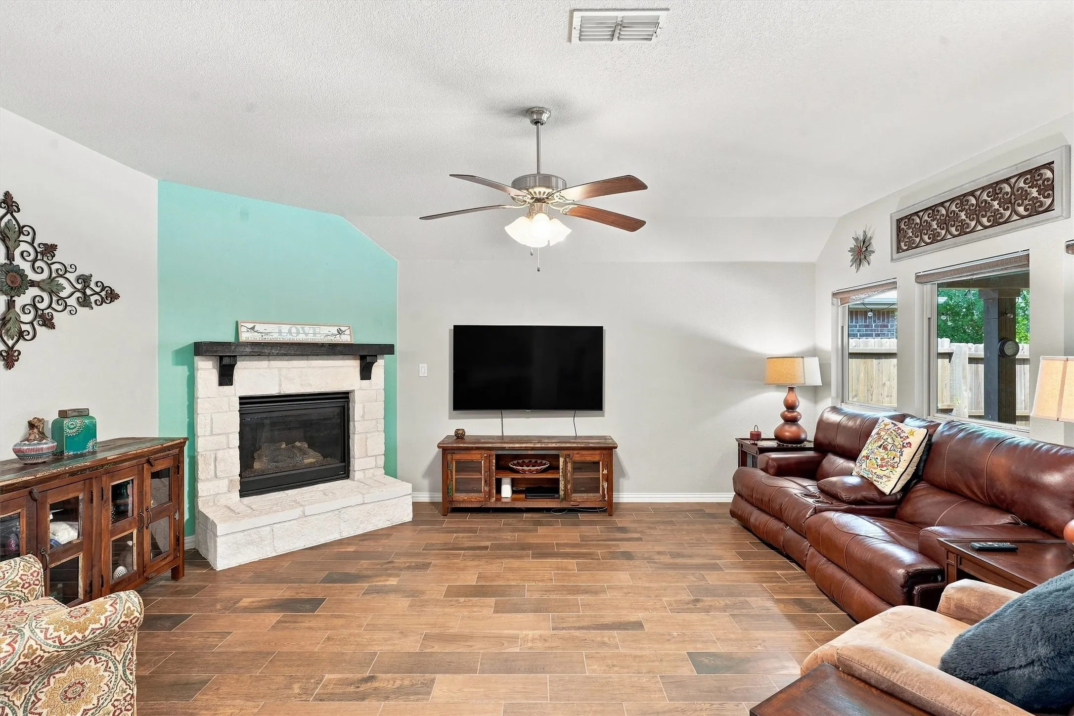 Single Family Residence For Sale in Denton County , 405 Bird Creek Drive, Little Elm, Texas 75068, 3 Bedroom, 2 Bathroom, 2 Garage spaces, 1,713 Sqft, built in 2018, mls#21349779, Real Estate Agent in Little Elm, Homes For Sale in Denton county, Homes For Sale in Little Elm, Realtor in Little Elm Texas, Real Estate Brokerage Independent Realty Texas, Luminita Cordes Realtor