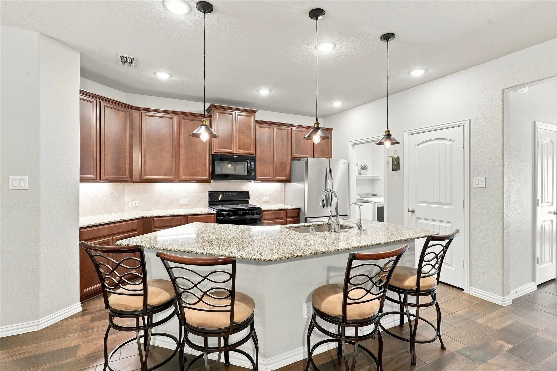 Single Family Residence For Sale in Denton County , 405 Bird Creek Drive, Little Elm, Texas 75068, 3 Bedroom, 2 Bathroom, 2 Garage spaces, 1,713 Sqft, built in 2018, mls#21349779, Real Estate Agent in Little Elm, Homes For Sale in Denton county, Homes For Sale in Little Elm, Realtor in Little Elm Texas, Real Estate Brokerage Independent Realty Texas, Luminita Cordes Realtor