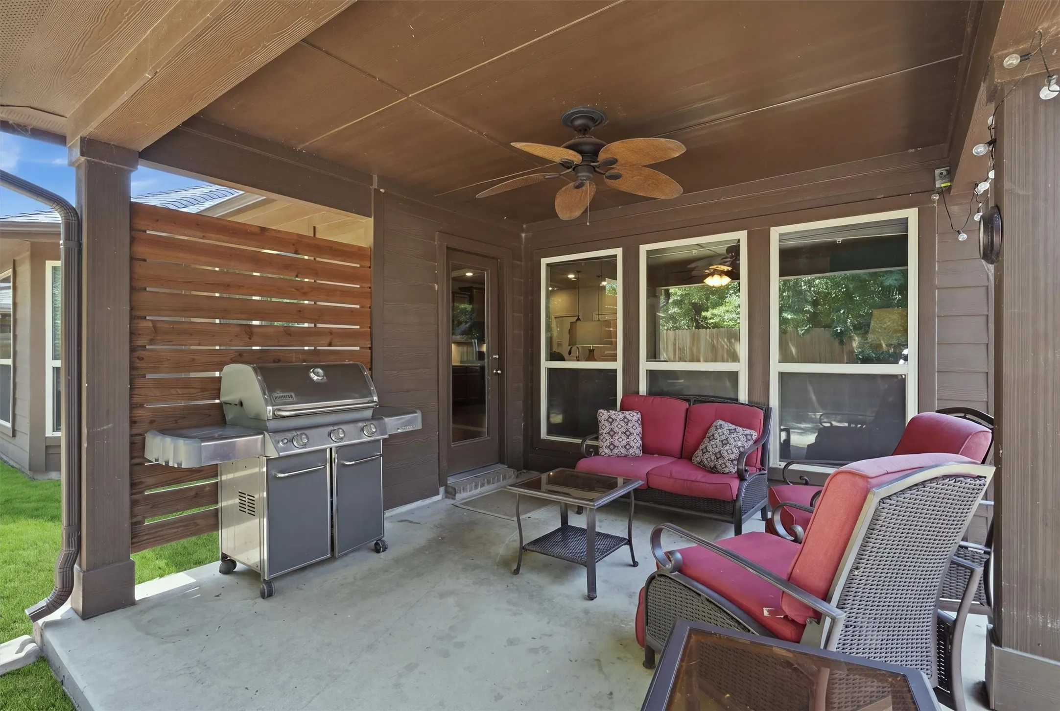 Single Family Residence For Sale in Denton County , 405 Bird Creek Drive, Little Elm, Texas 75068, 3 Bedroom, 2 Bathroom, 2 Garage spaces, 1,713 Sqft, built in 2018, mls#21349779, Real Estate Agent in Little Elm, Homes For Sale in Denton county, Homes For Sale in Little Elm, Realtor in Little Elm Texas, Real Estate Brokerage Independent Realty Texas, Luminita Cordes Realtor